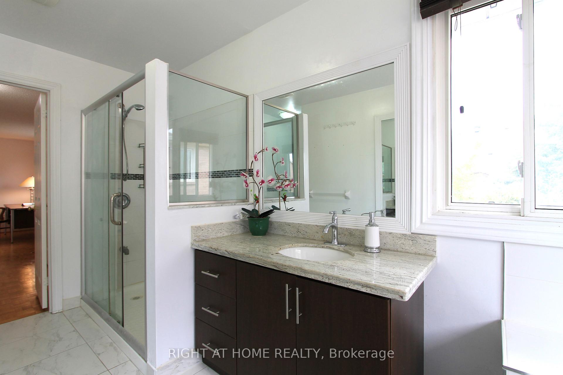Photo 11 of 26 Leighland Drive, Markham, Unionville — HOMEH