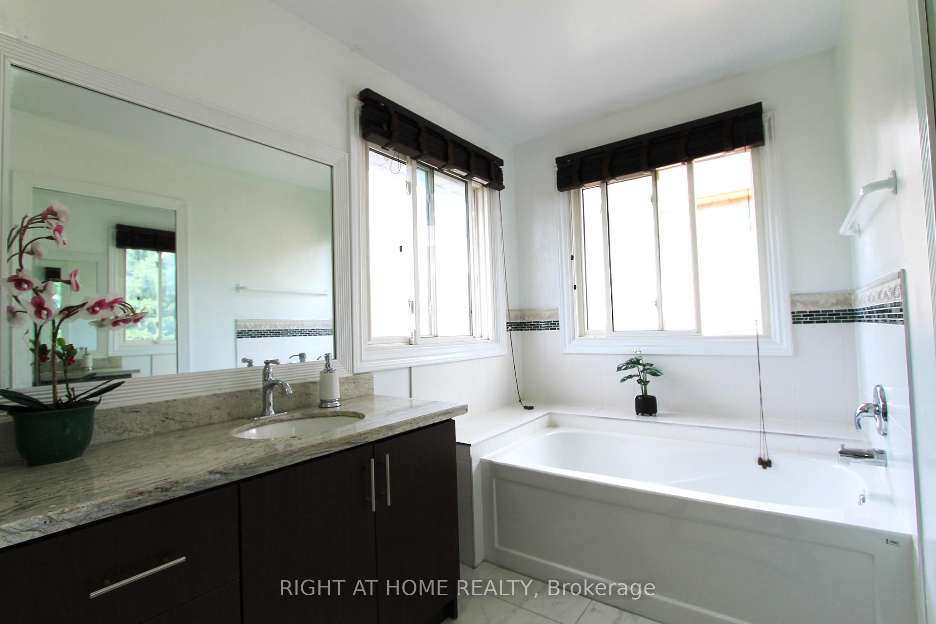 Photo 12 of 26 Leighland Drive, Markham, Unionville — HOMEH