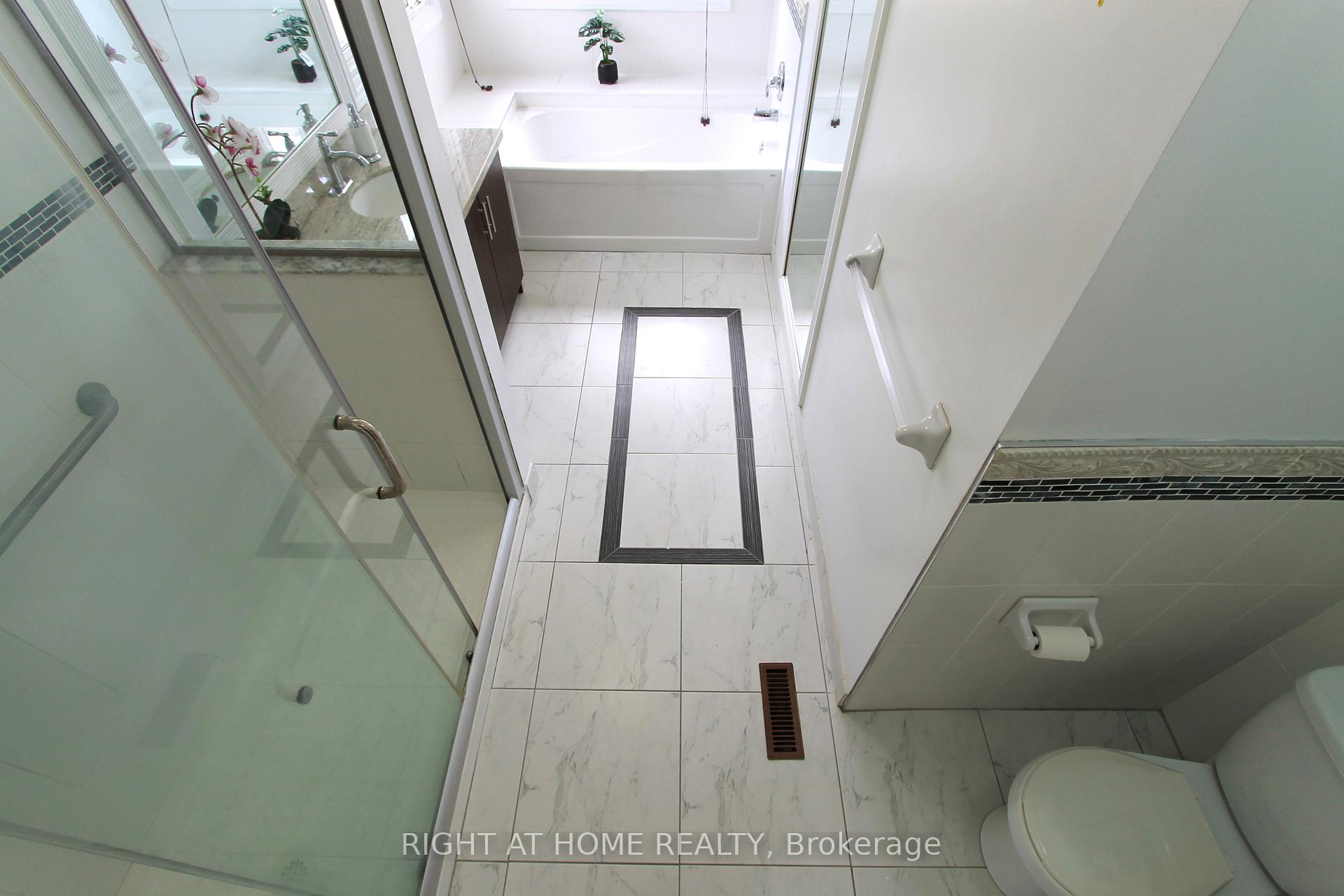 Photo 13 of 26 Leighland Drive, Markham, Unionville — HOMEH