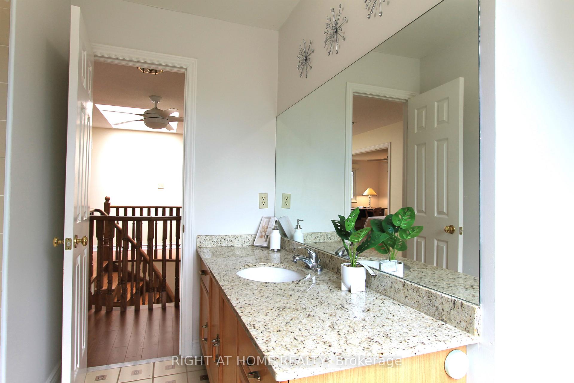 Photo 16 of 26 Leighland Drive, Markham, Unionville — HOMEH
