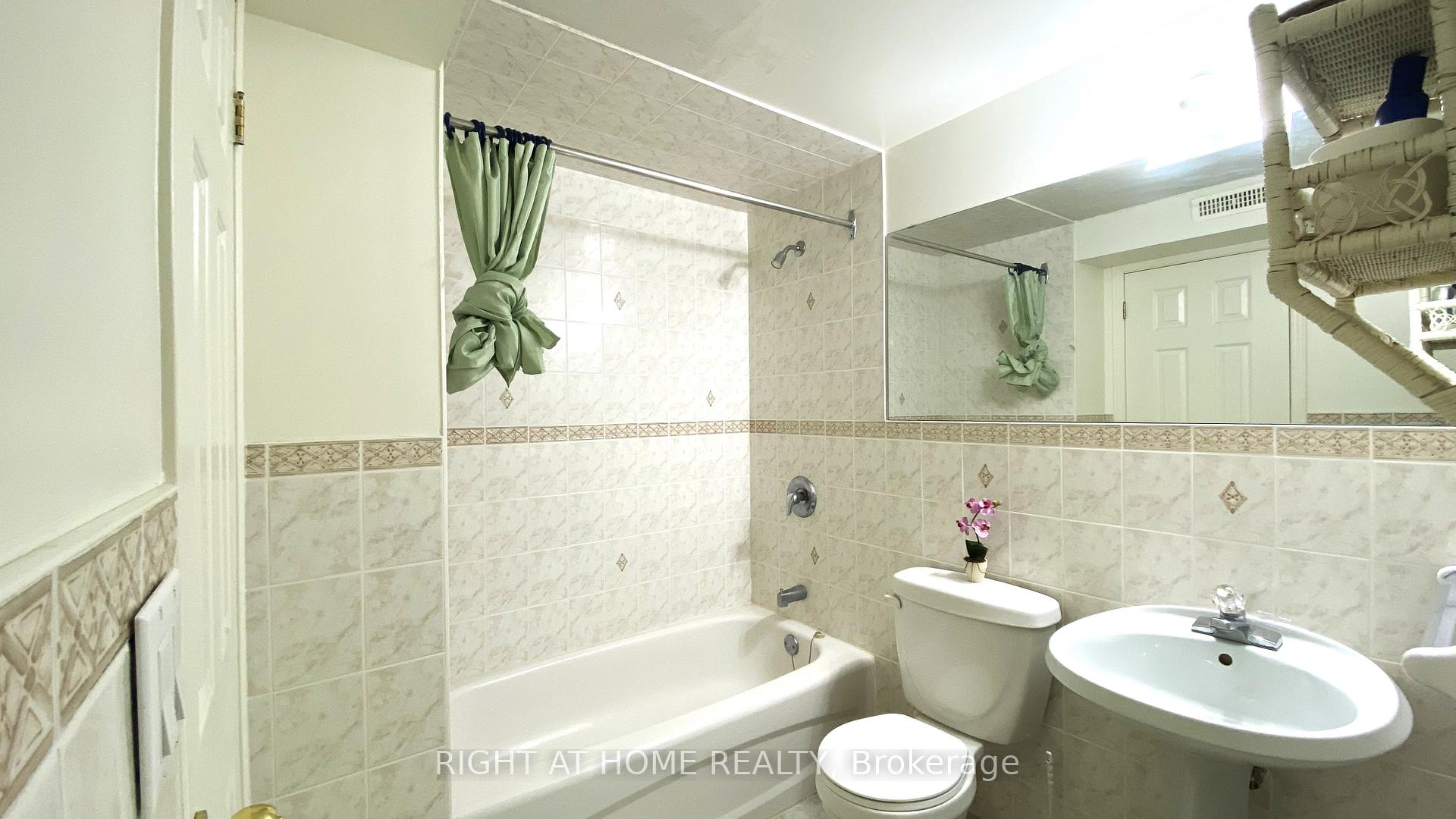 Photo 23 of 26 Leighland Drive, Markham, Unionville — HOMEH