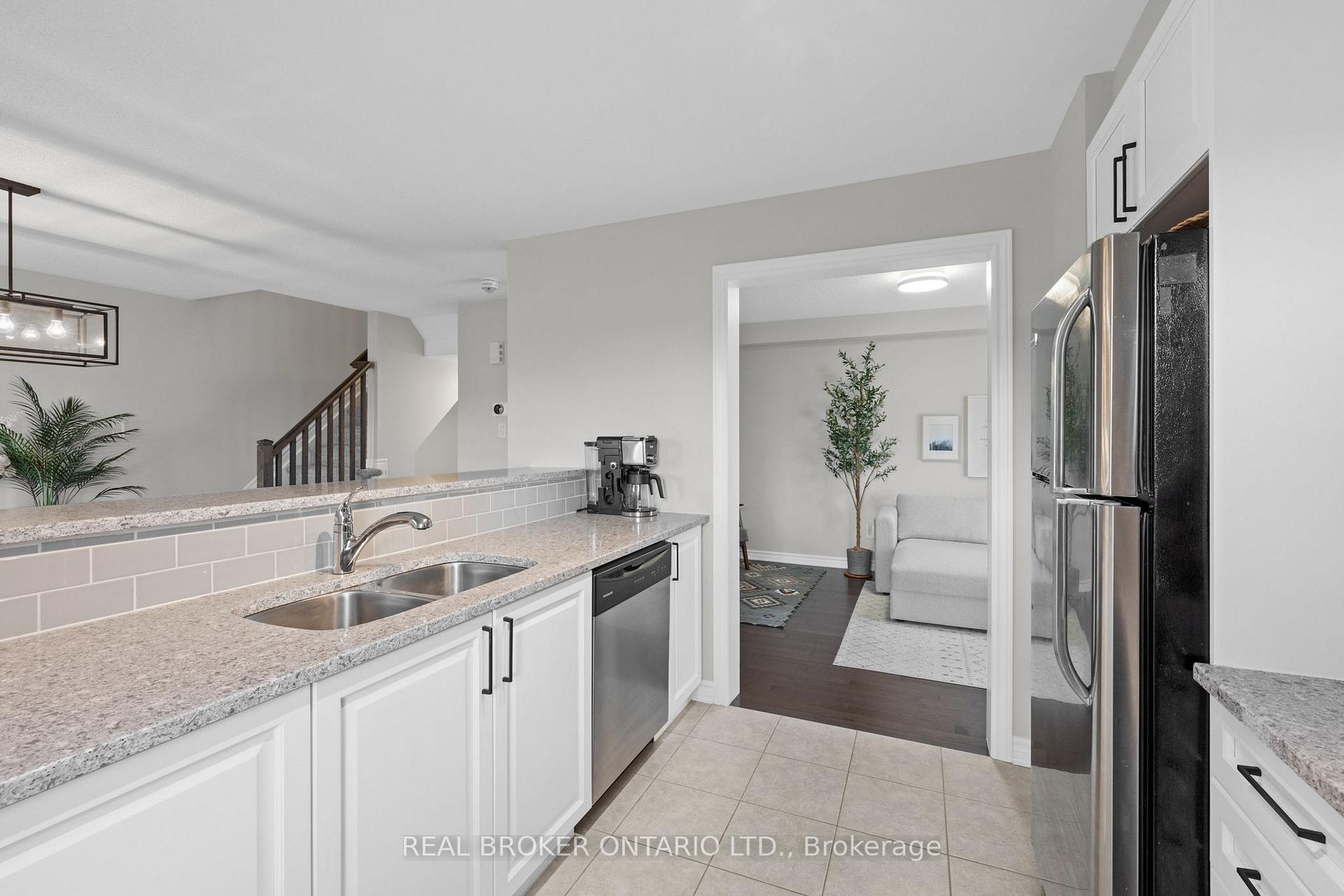 Photo 3 of 769 Summergaze Street, Ottawa, Kanata - Emerald Meadows/Trailwest — HOMEH
