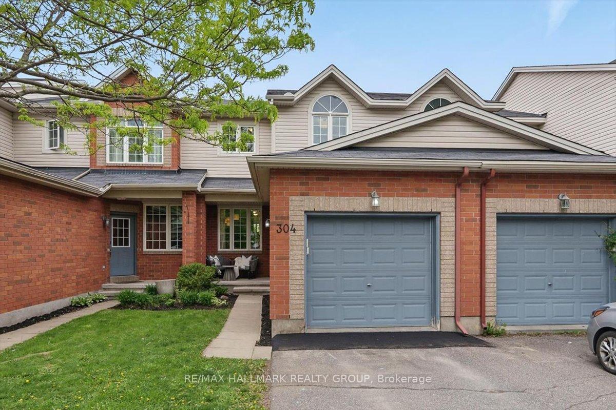 Front of 304 Applecross Crescent