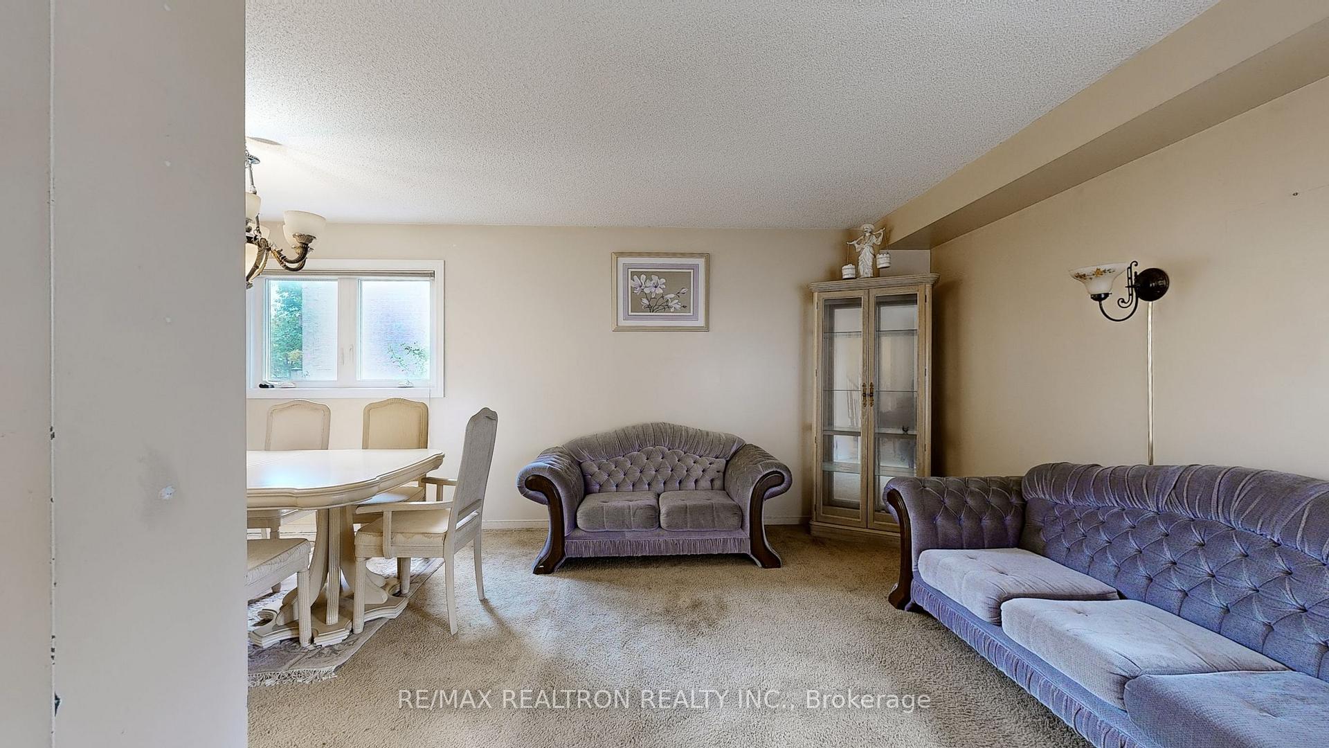 Photo 6 of 43 Strathmore Drive, Markham, Raymerville — HOMEH
