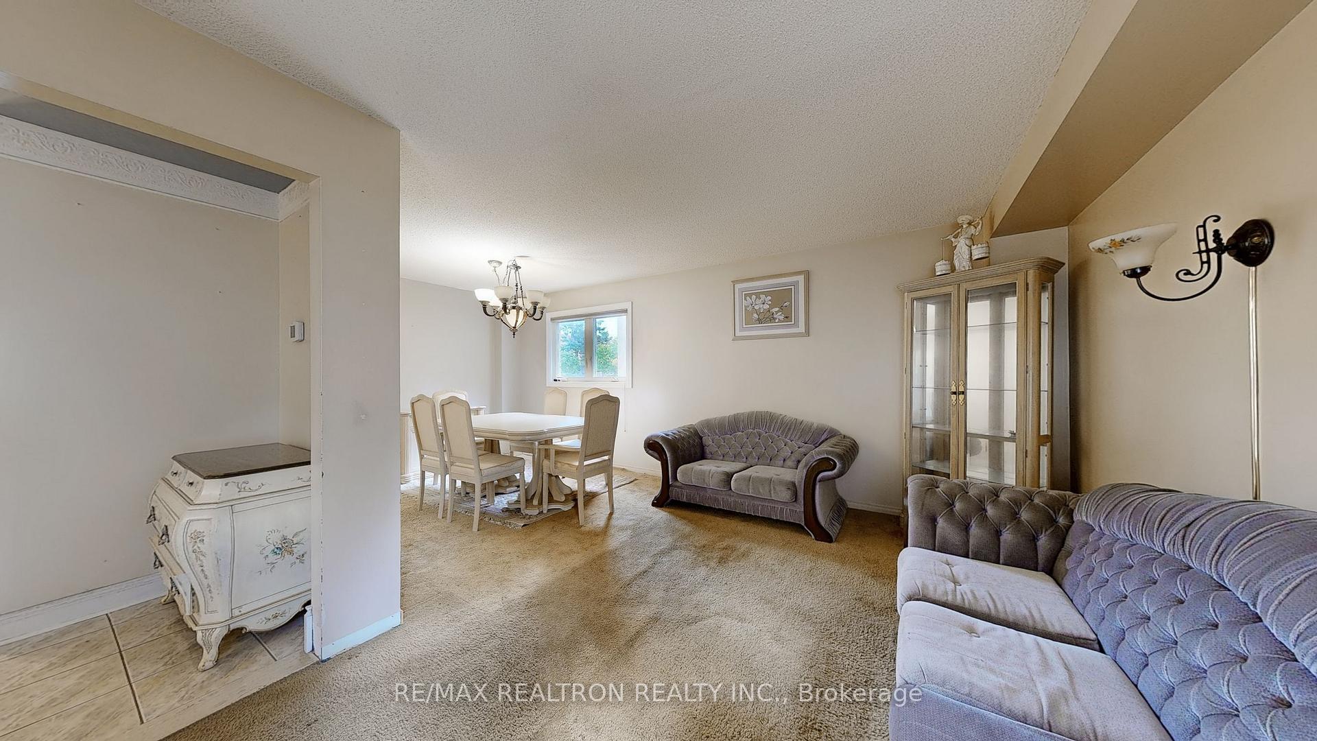 Photo 7 of 43 Strathmore Drive, Markham, Raymerville — HOMEH