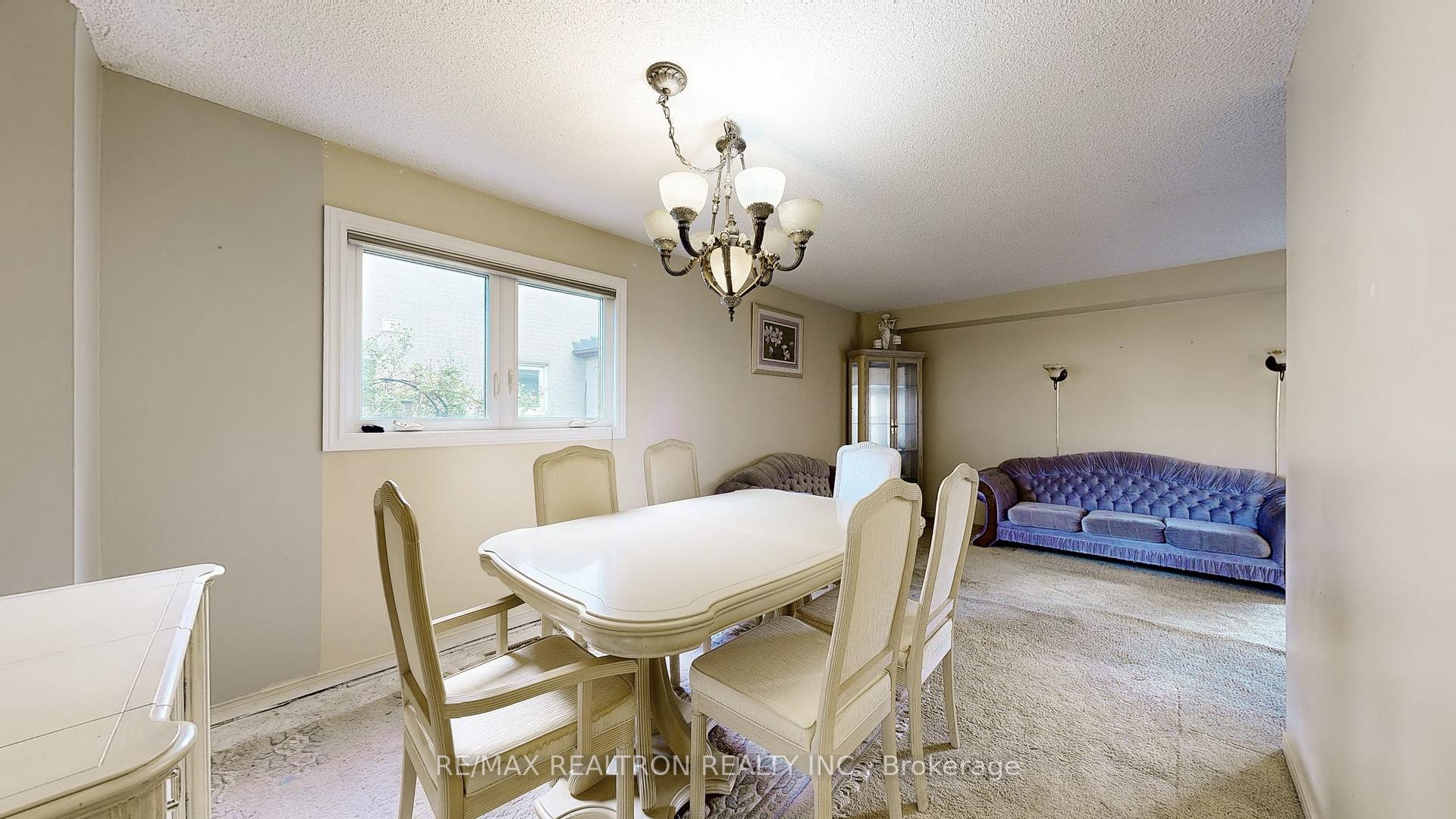 Photo 9 of 43 Strathmore Drive, Markham, Raymerville — HOMEH