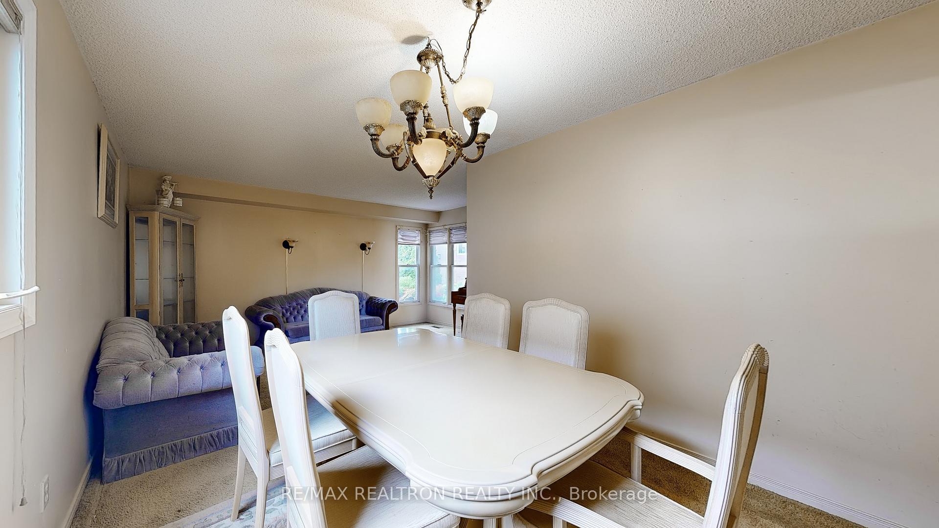 Photo 10 of 43 Strathmore Drive, Markham, Raymerville — HOMEH