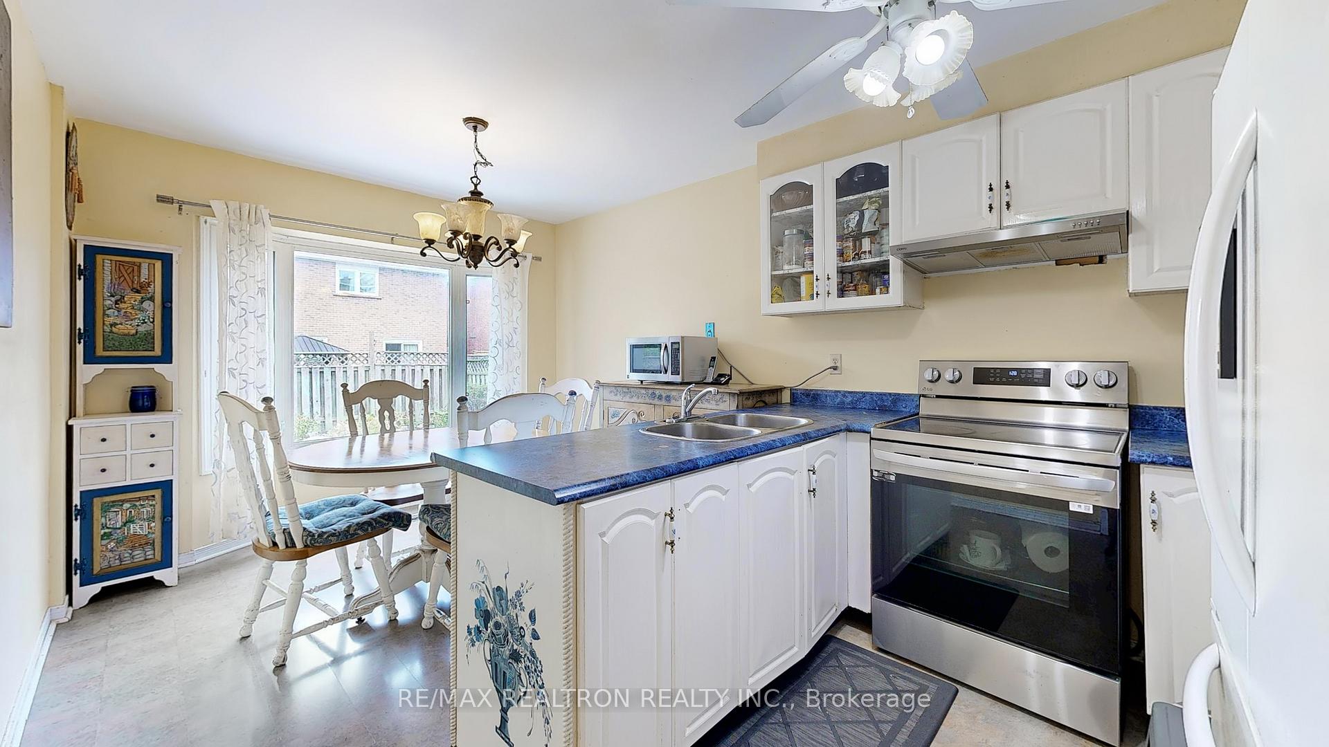Photo 13 of 43 Strathmore Drive, Markham, Raymerville — HOMEH