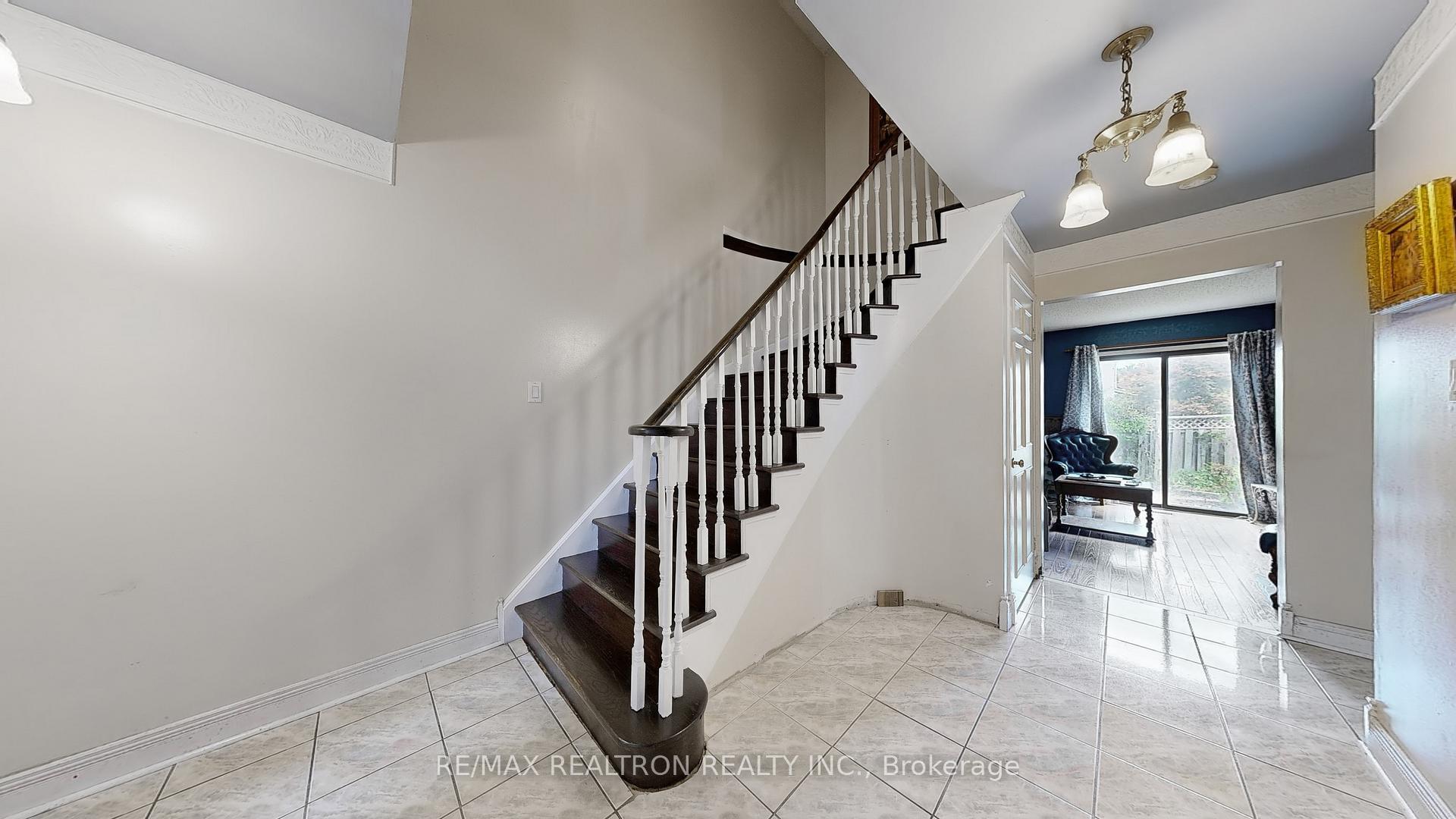 Photo 19 of 43 Strathmore Drive, Markham, Raymerville — HOMEH