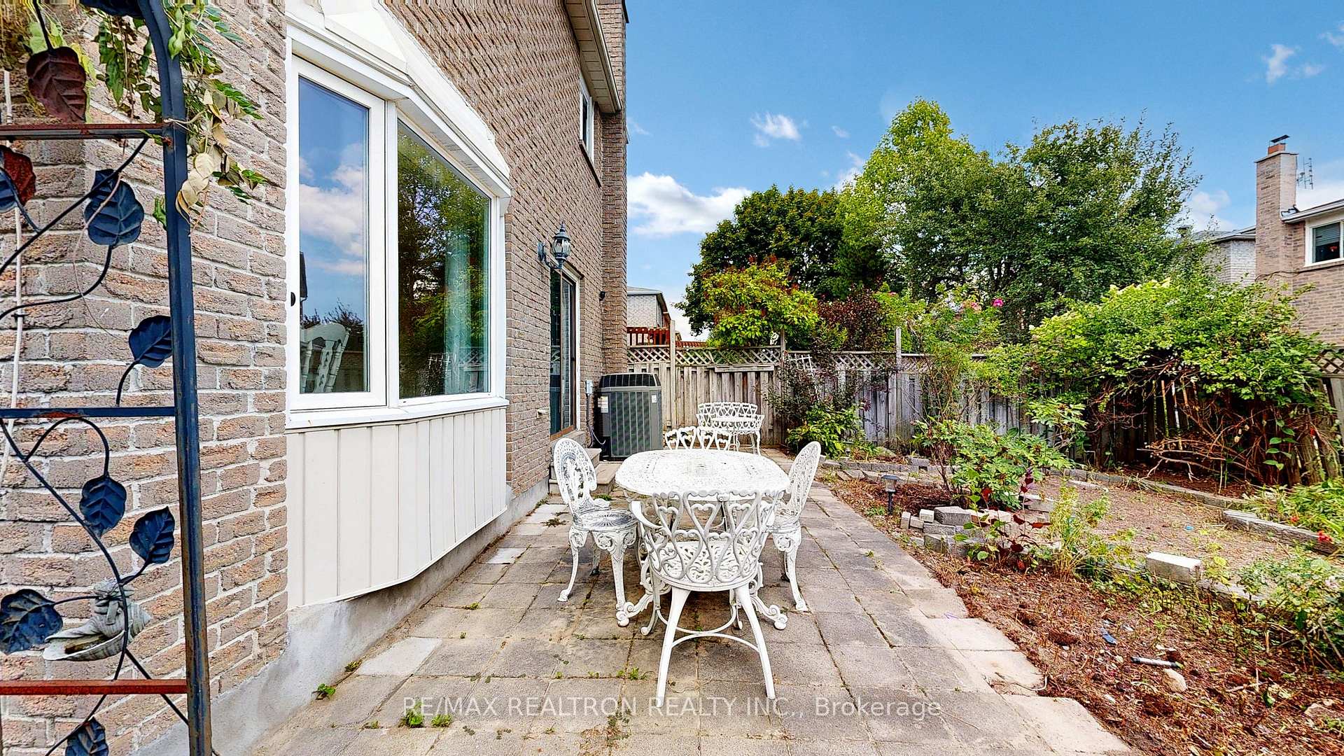 Photo 36 of 43 Strathmore Drive, Markham, Raymerville — HOMEH