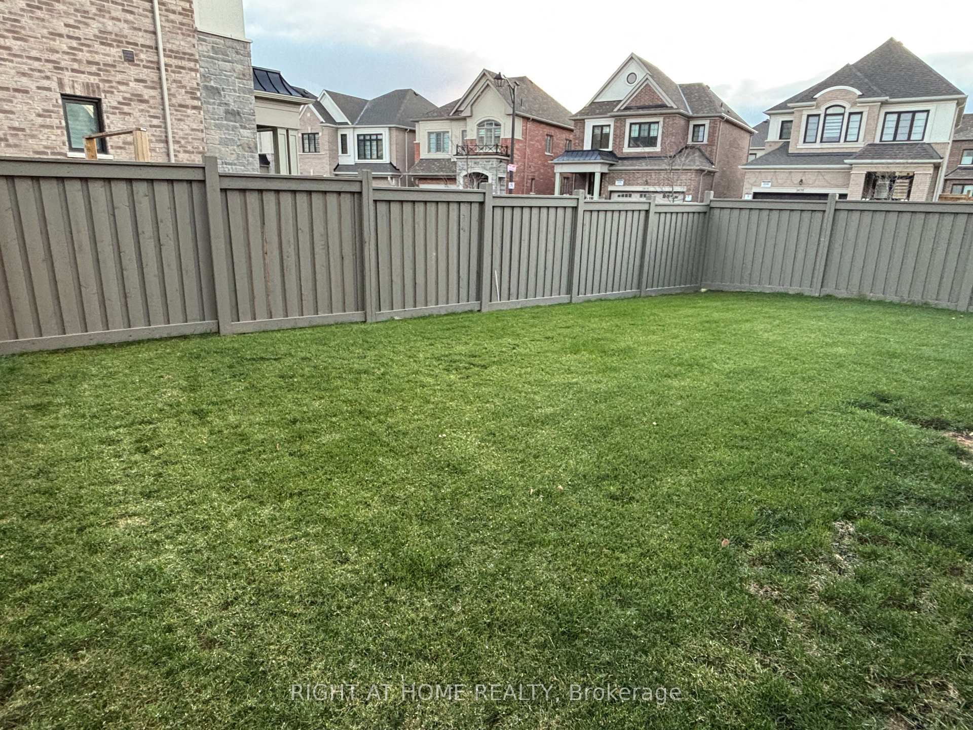 Photo 39 of Unit UPPER, 1480 Kitchen Court, Milton, Walker — HOMEH