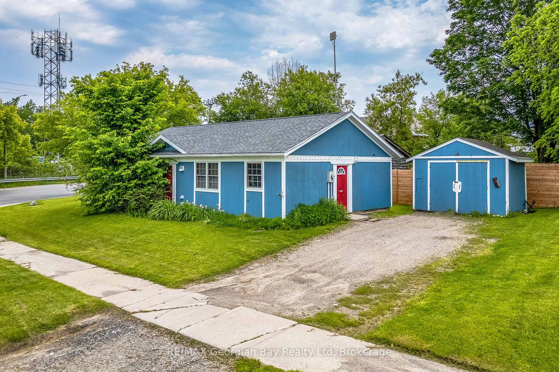 Photo 2 of 42 Fourth Street, Midland — HOMEH