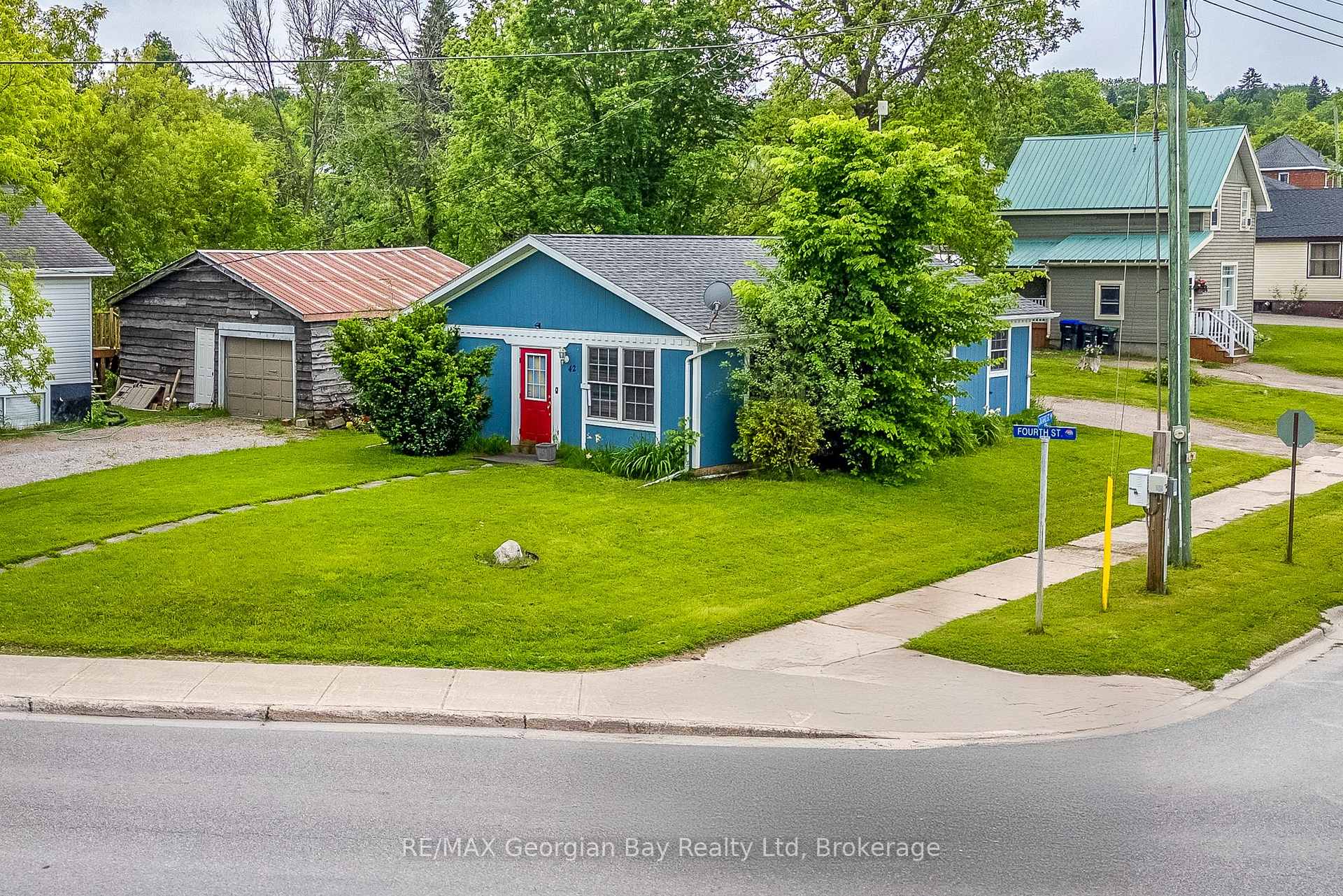 Photo 3 of 42 Fourth Street, Midland — HOMEH