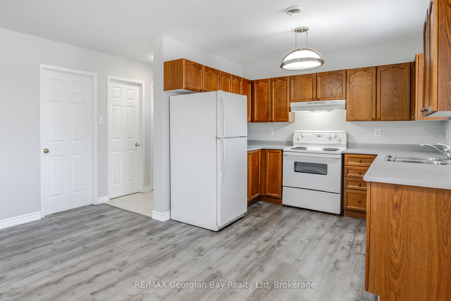 Photo 7 of 42 Fourth Street, Midland — HOMEH
