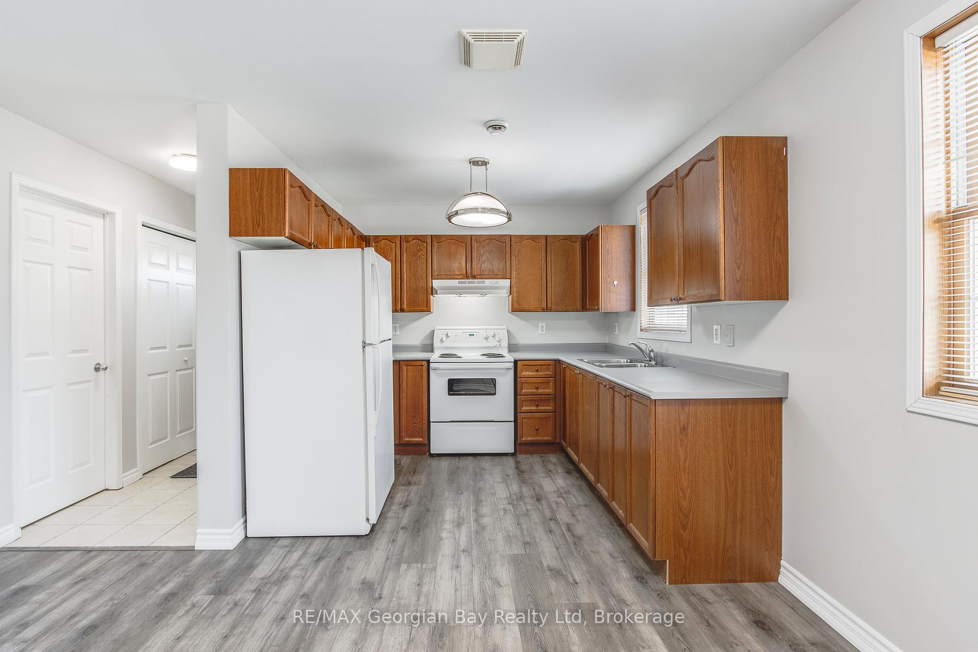 Photo 9 of 42 Fourth Street, Midland — HOMEH