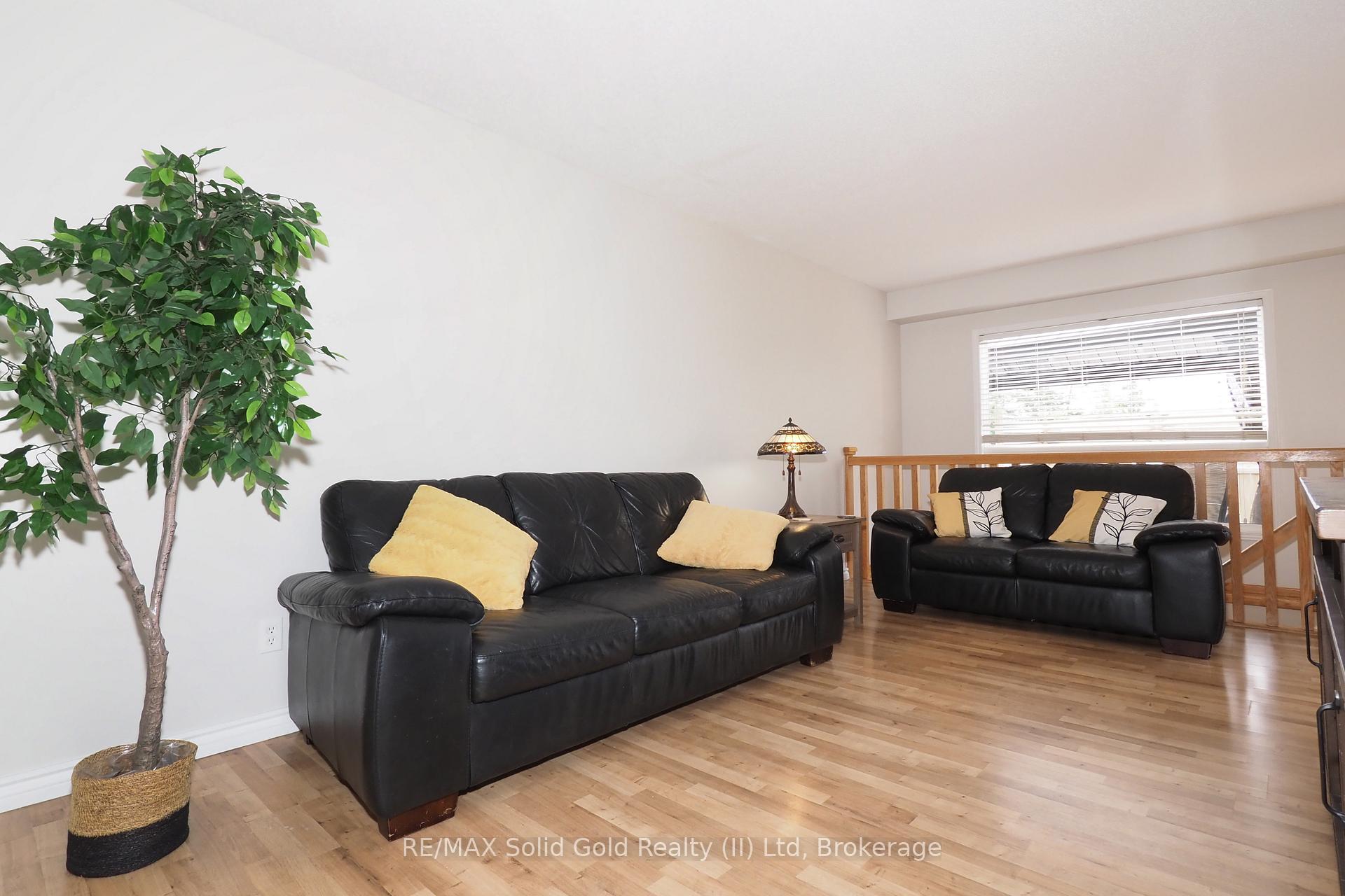 Photo 10 of 507 Commonwealth Crescent, Kitchener — HOMEH