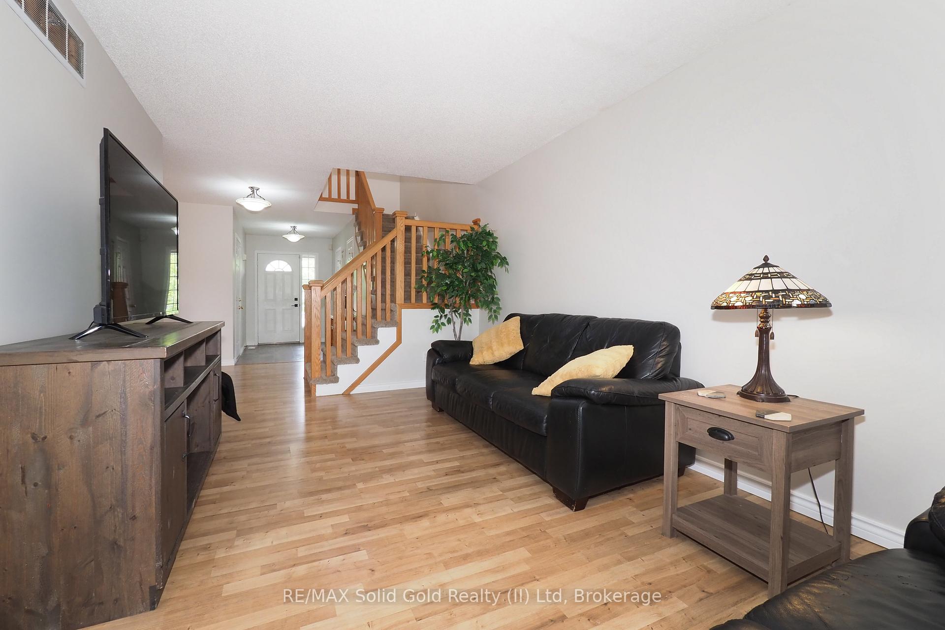 Photo 11 of 507 Commonwealth Crescent, Kitchener — HOMEH