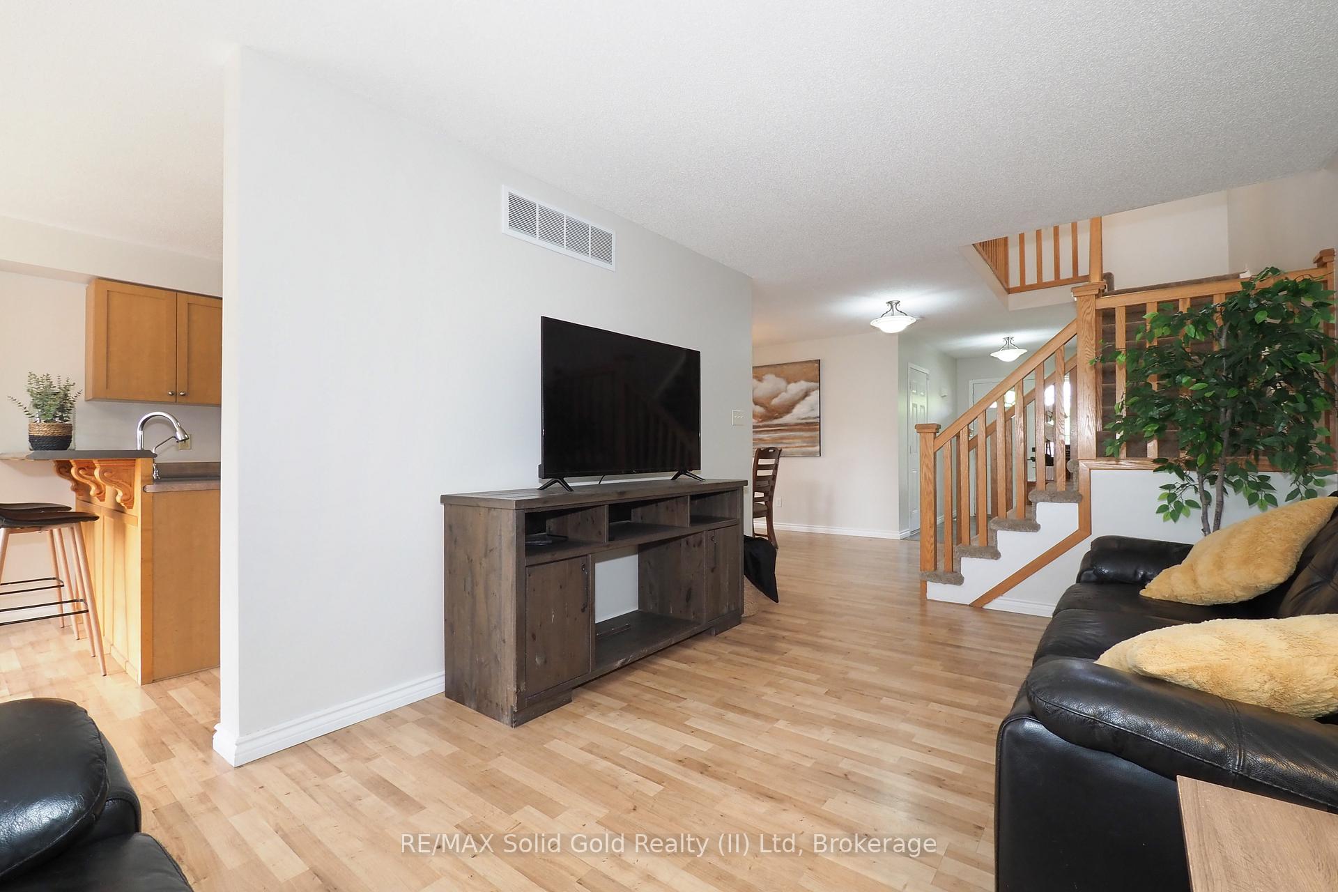Photo 12 of 507 Commonwealth Crescent, Kitchener — HOMEH