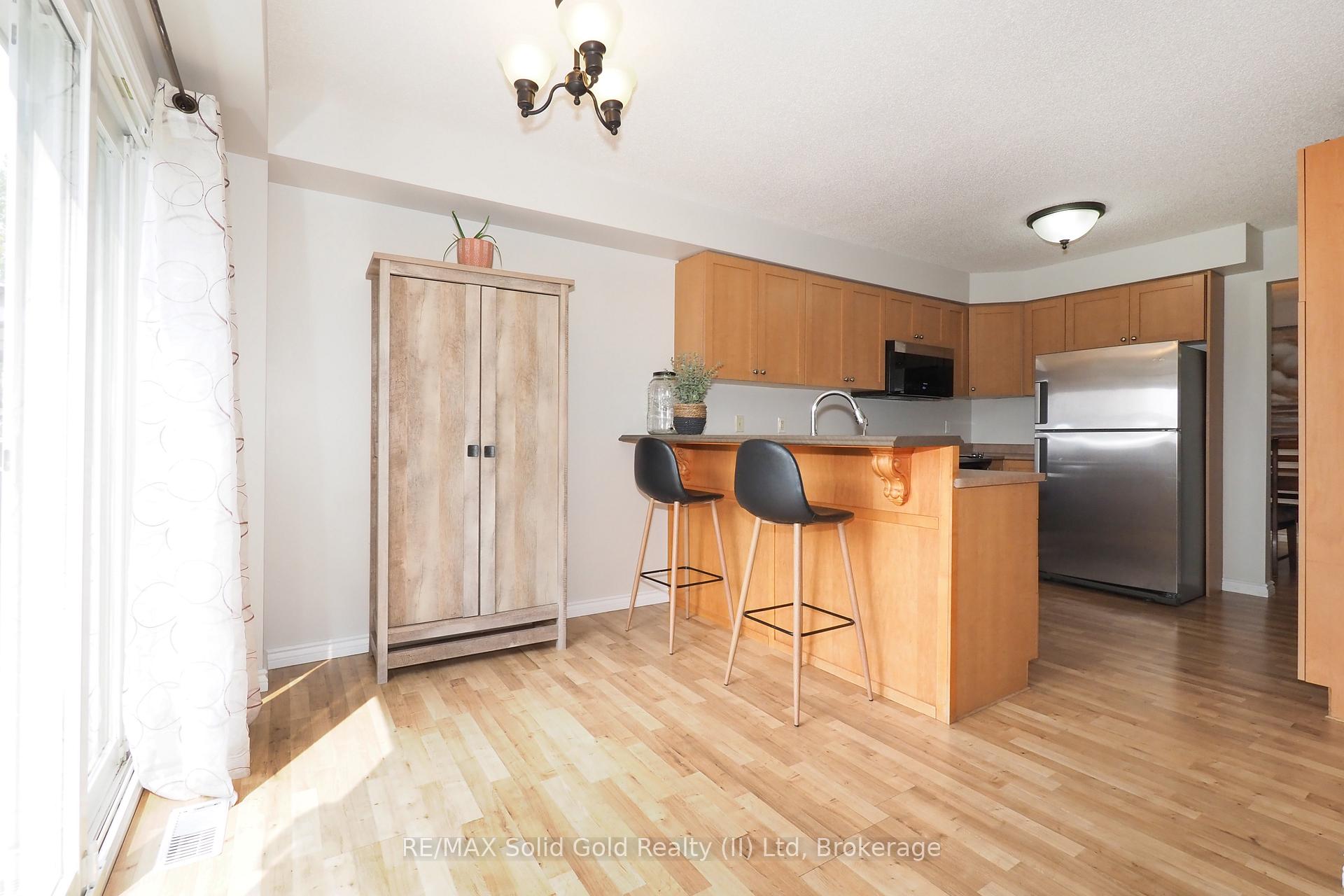Photo 13 of 507 Commonwealth Crescent, Kitchener — HOMEH