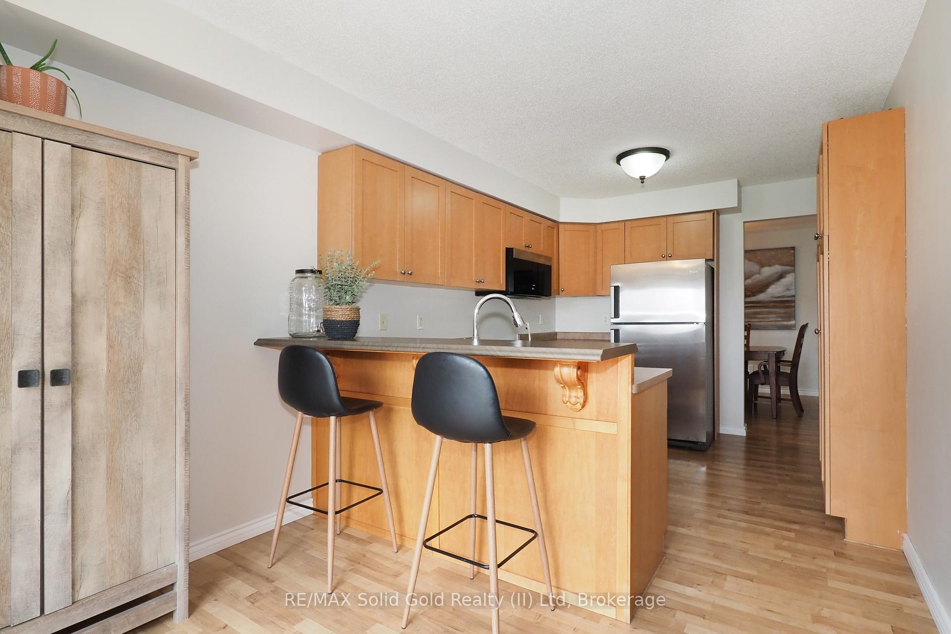 Photo 14 of 507 Commonwealth Crescent, Kitchener — HOMEH