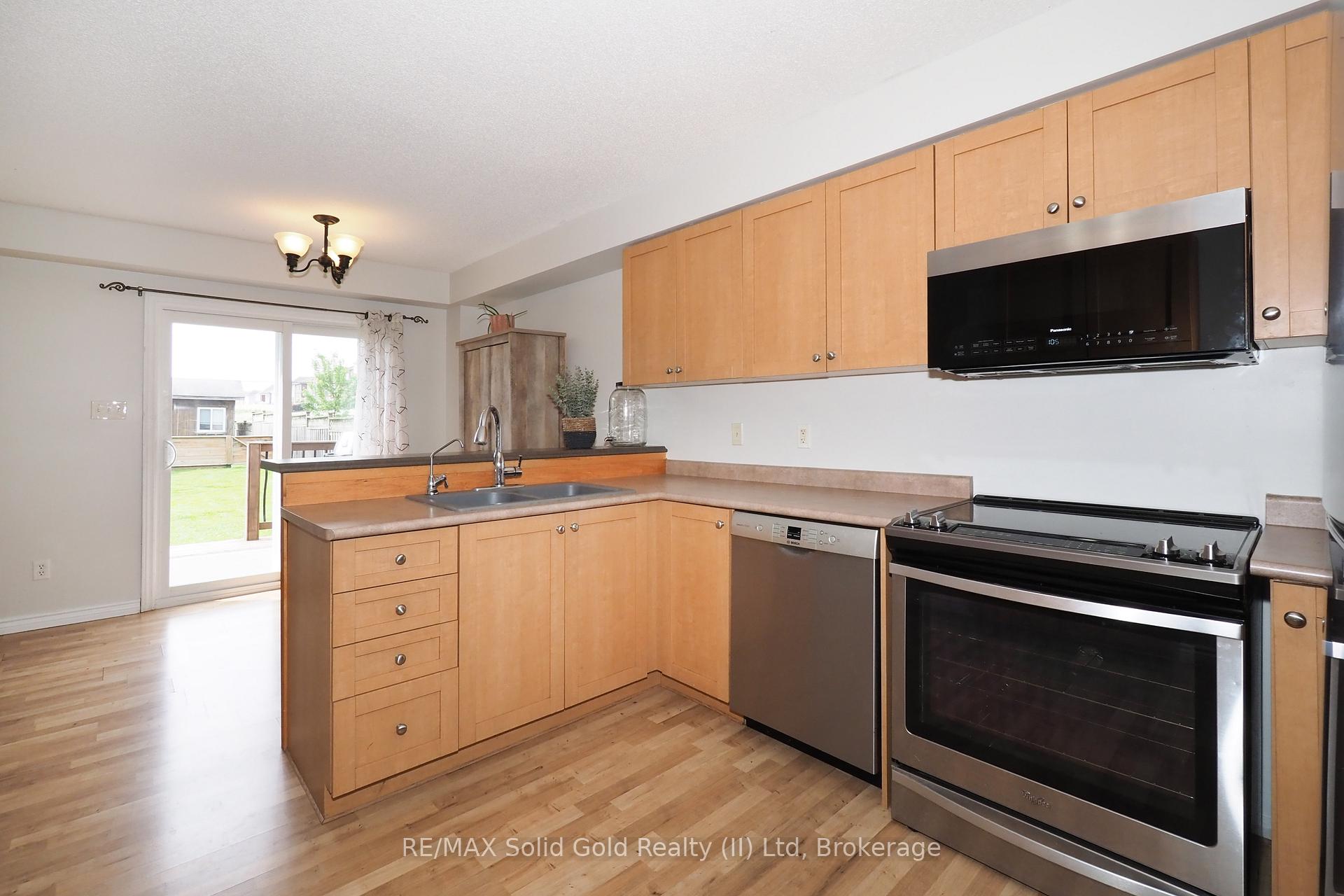 Photo 17 of 507 Commonwealth Crescent, Kitchener — HOMEH