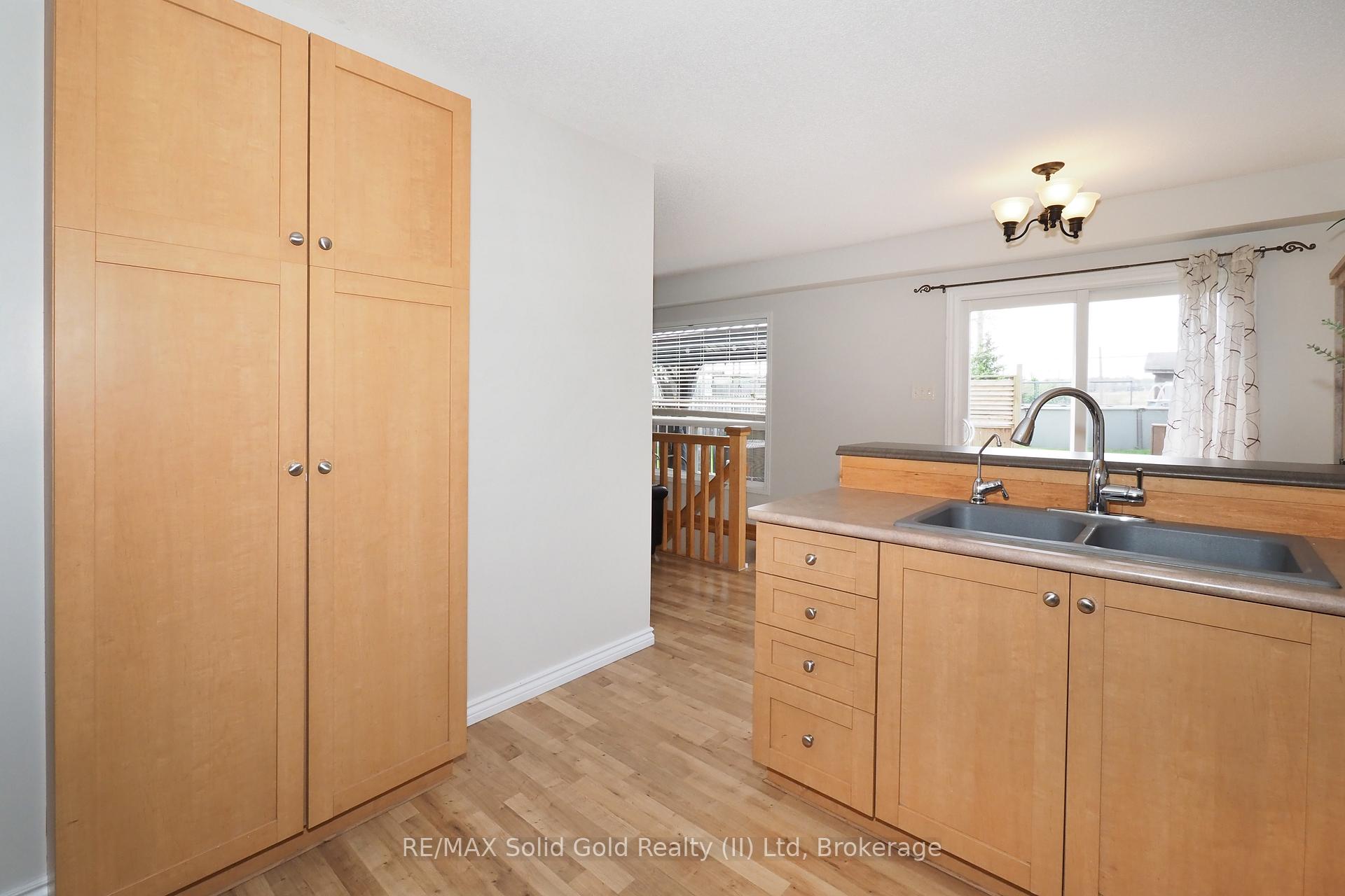 Photo 18 of 507 Commonwealth Crescent, Kitchener — HOMEH