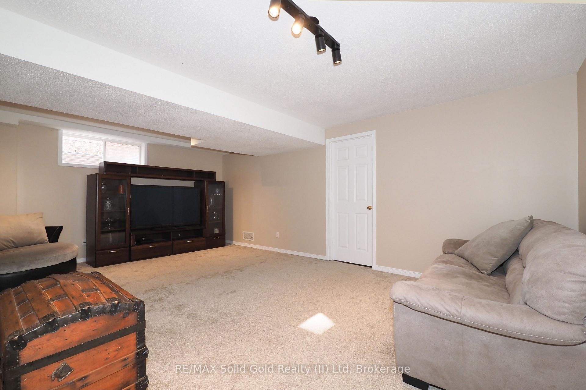 Photo 33 of 507 Commonwealth Crescent, Kitchener — HOMEH
