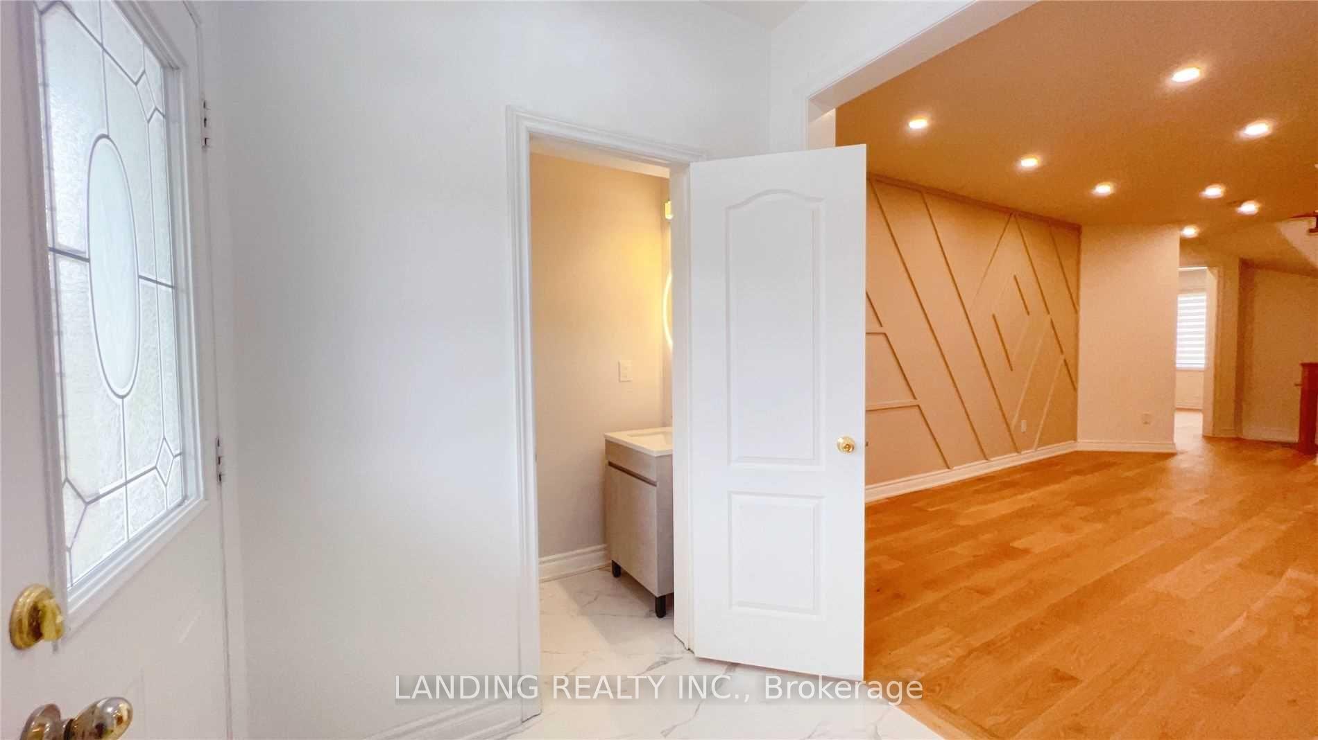 Photo 3 of 35 Briarcrest Drive, Markham, Berczy — HOMEH