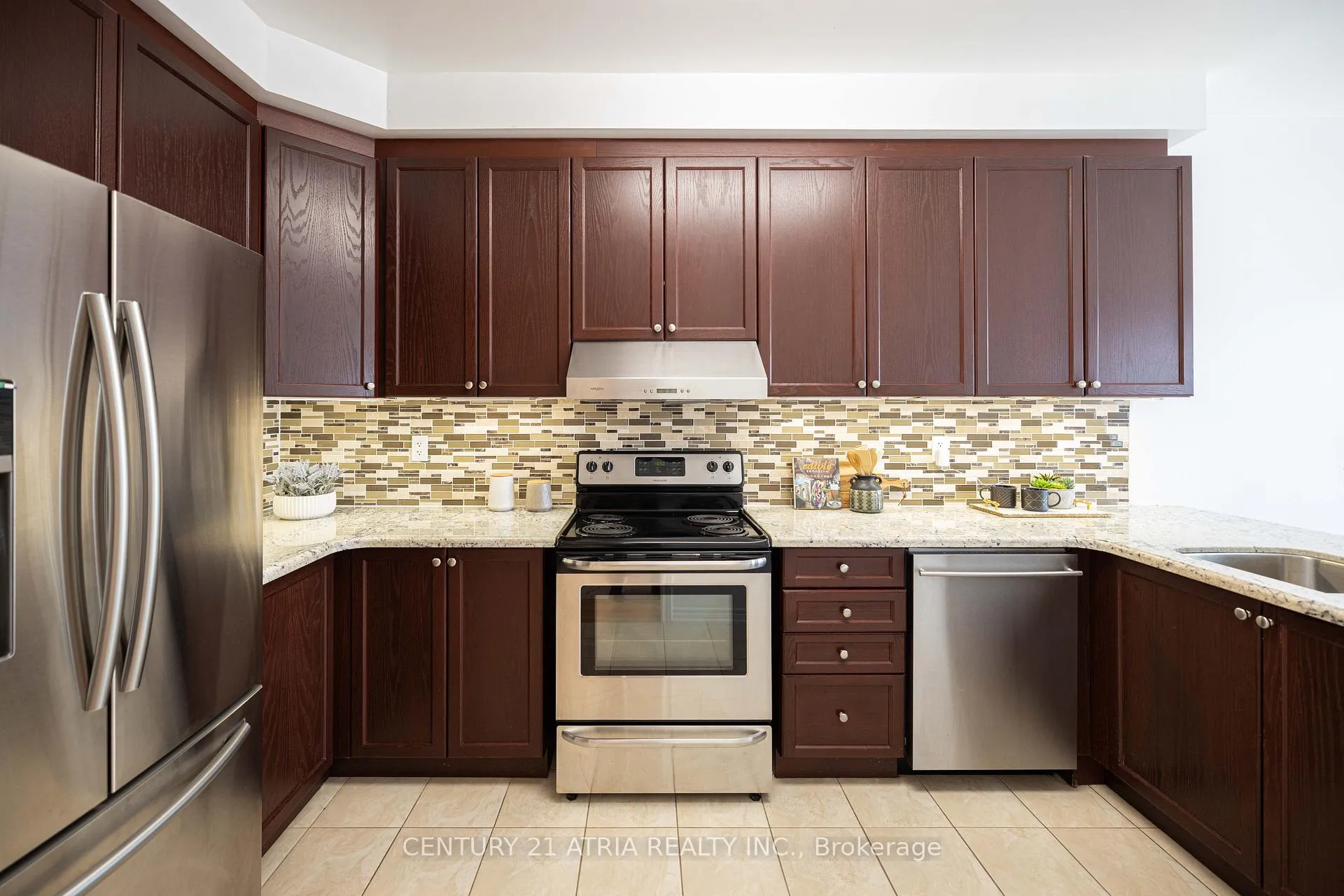 Photo 5 of 23 Staglin Court, Markham, Cathedraltown — HOMEH