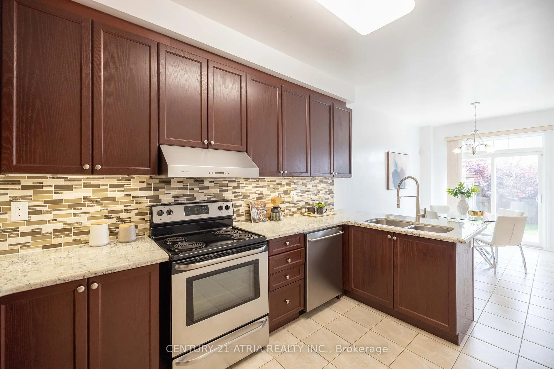 Photo 7 of 23 Staglin Court, Markham, Cathedraltown — HOMEH