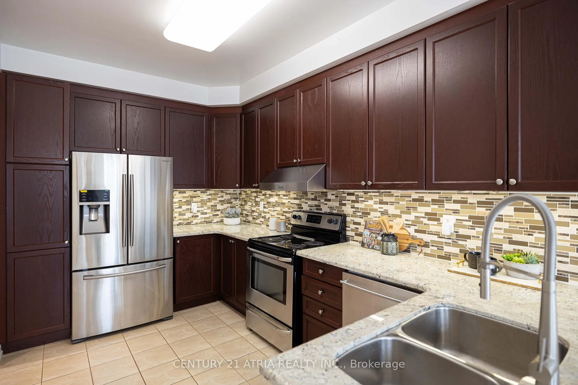 Photo 8 of 23 Staglin Court, Markham, Cathedraltown — HOMEH