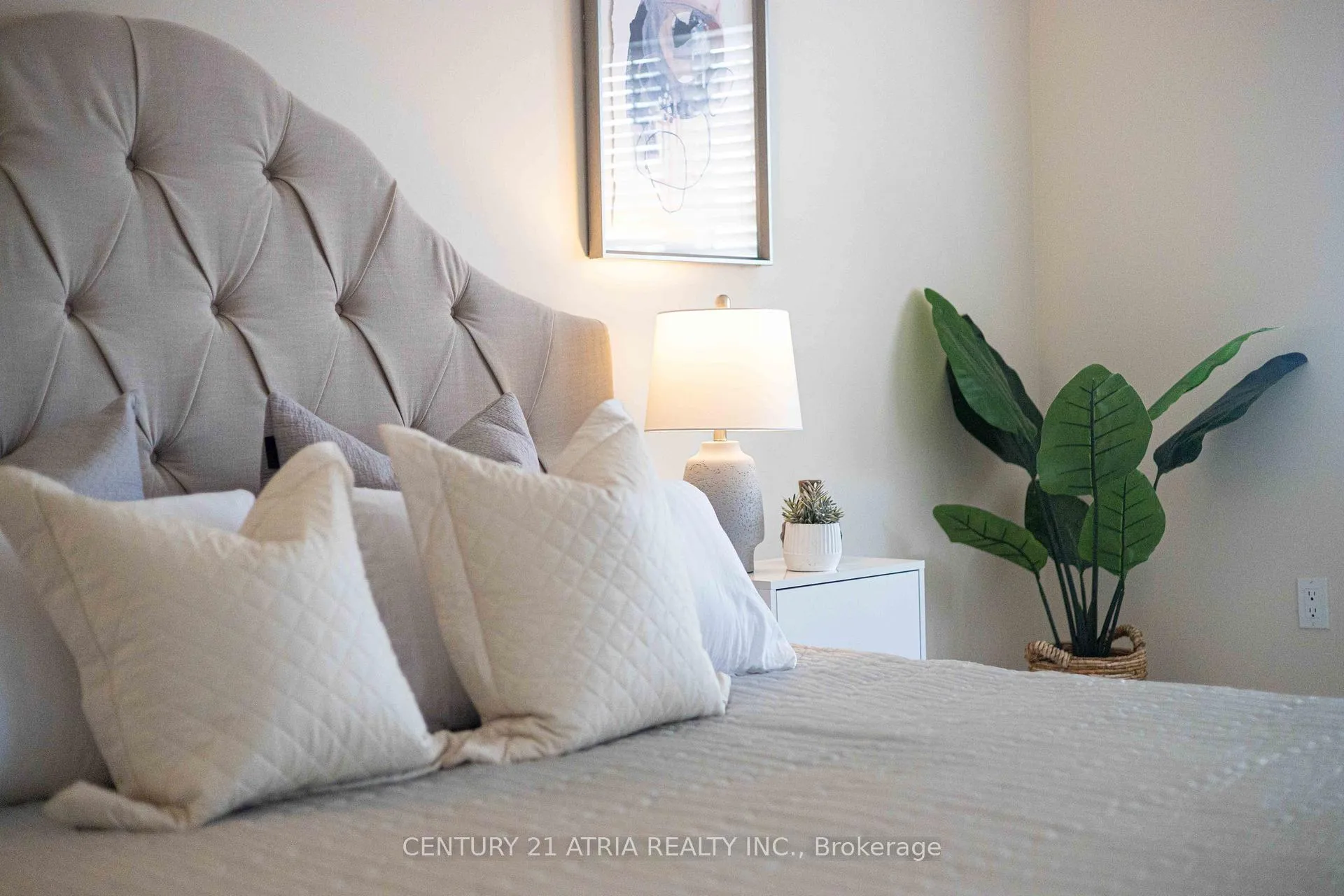 Photo 15 of 23 Staglin Court, Markham, Cathedraltown — HOMEH
