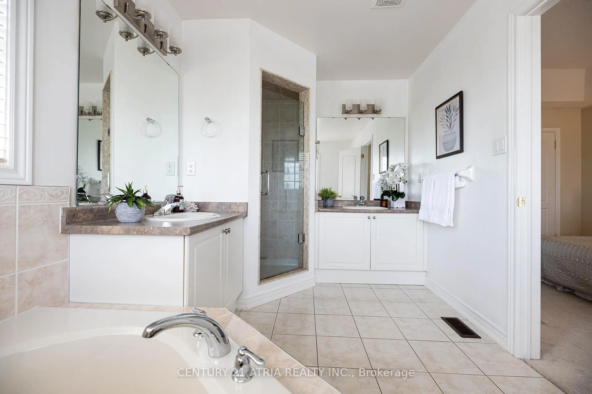 Photo 16 of 23 Staglin Court, Markham, Cathedraltown — HOMEH