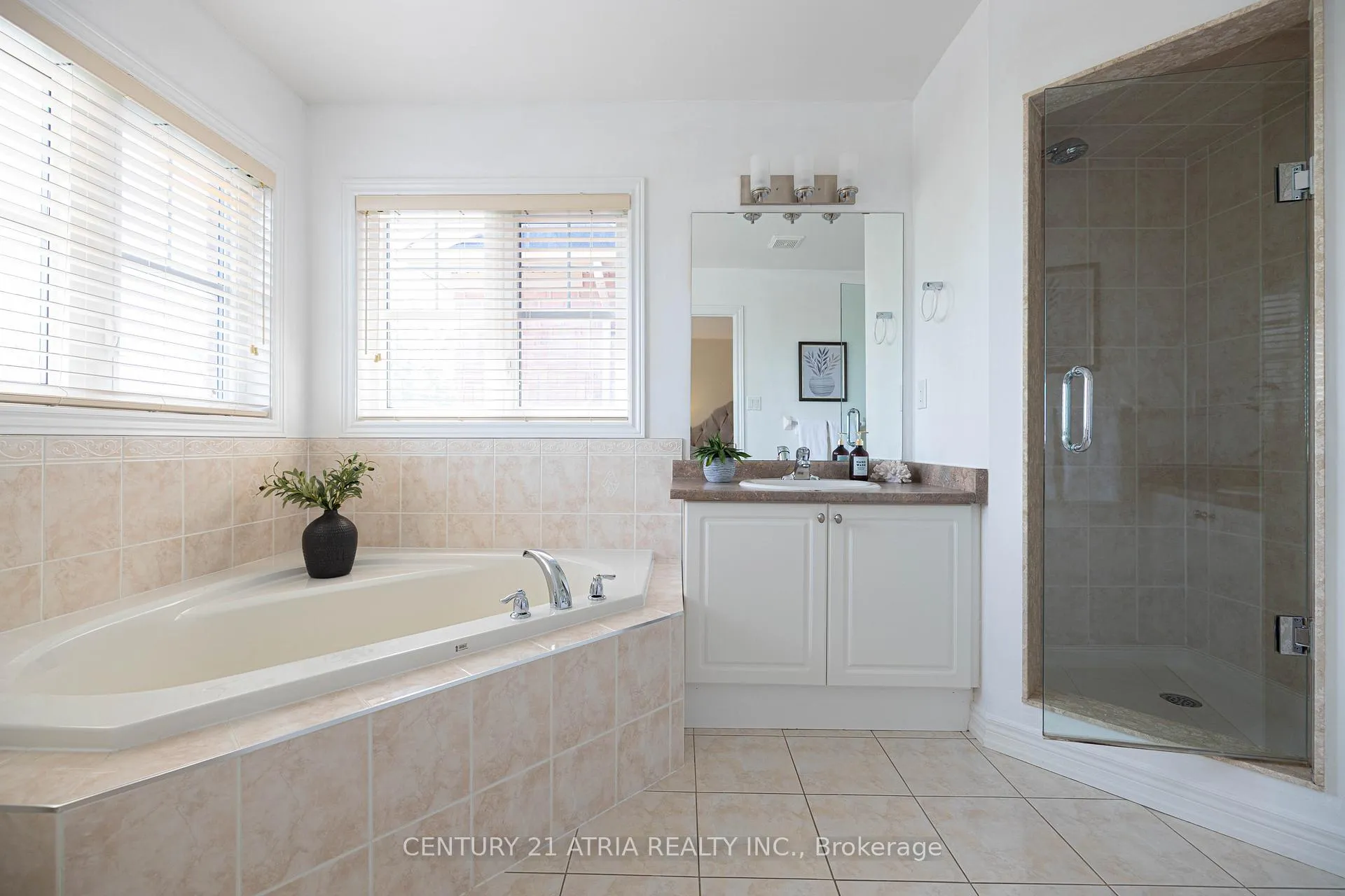 Photo 17 of 23 Staglin Court, Markham, Cathedraltown — HOMEH