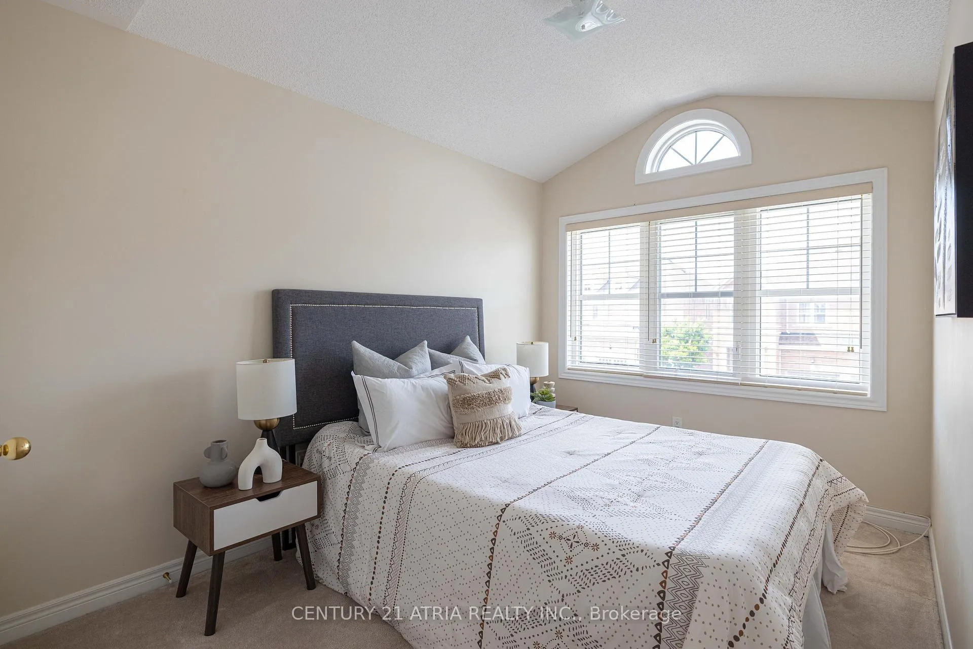 Photo 18 of 23 Staglin Court, Markham, Cathedraltown — HOMEH