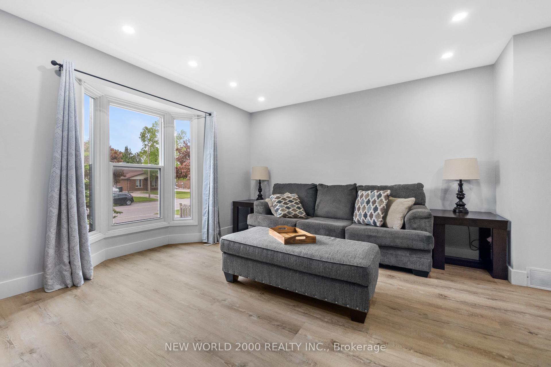 Photo 10 of 160 Bechtel Drive, Kitchener — HOMEH