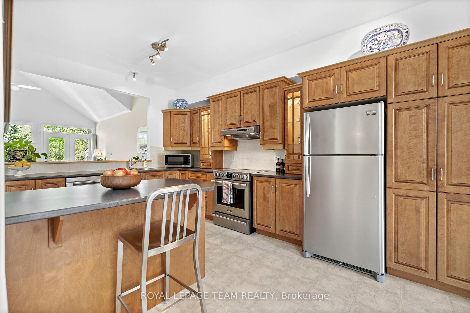 Photo 9 of 25 Morenz Terrace, Ottawa, Kanata - Kanata Lakes/Heritage Hills — HOMEH