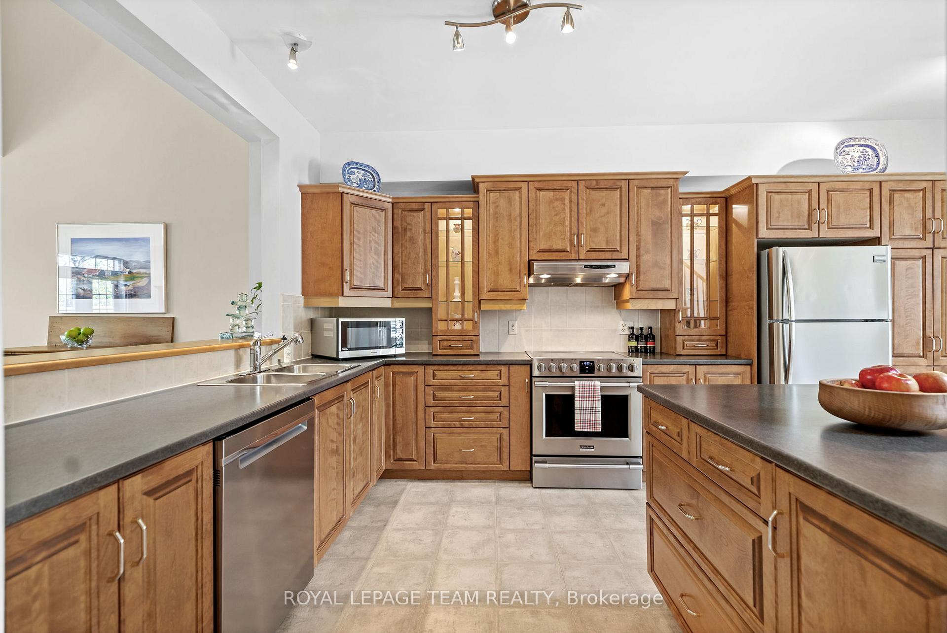 Photo 10 of 25 Morenz Terrace, Ottawa, Kanata - Kanata Lakes/Heritage Hills — HOMEH