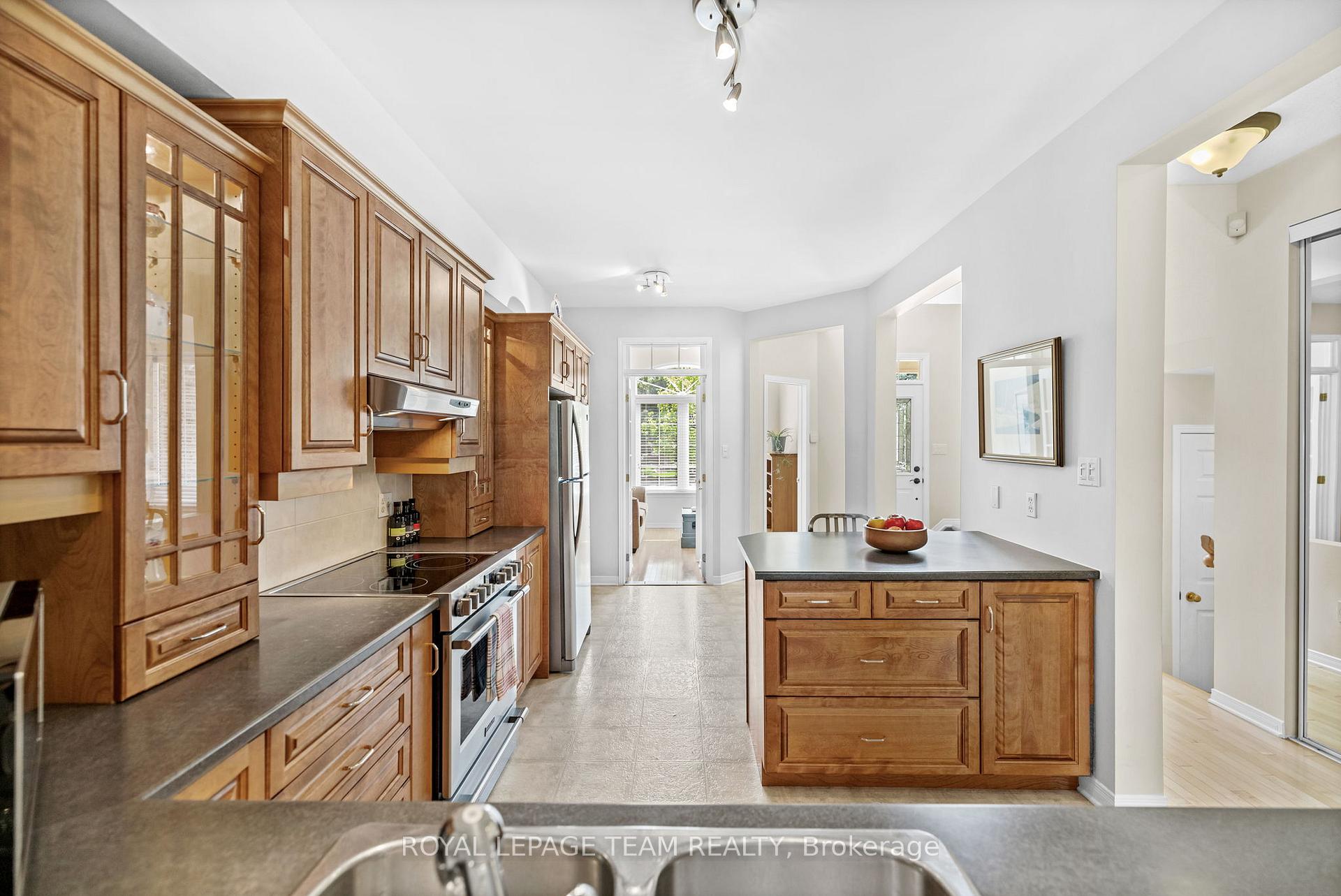 Photo 11 of 25 Morenz Terrace, Ottawa, Kanata - Kanata Lakes/Heritage Hills — HOMEH