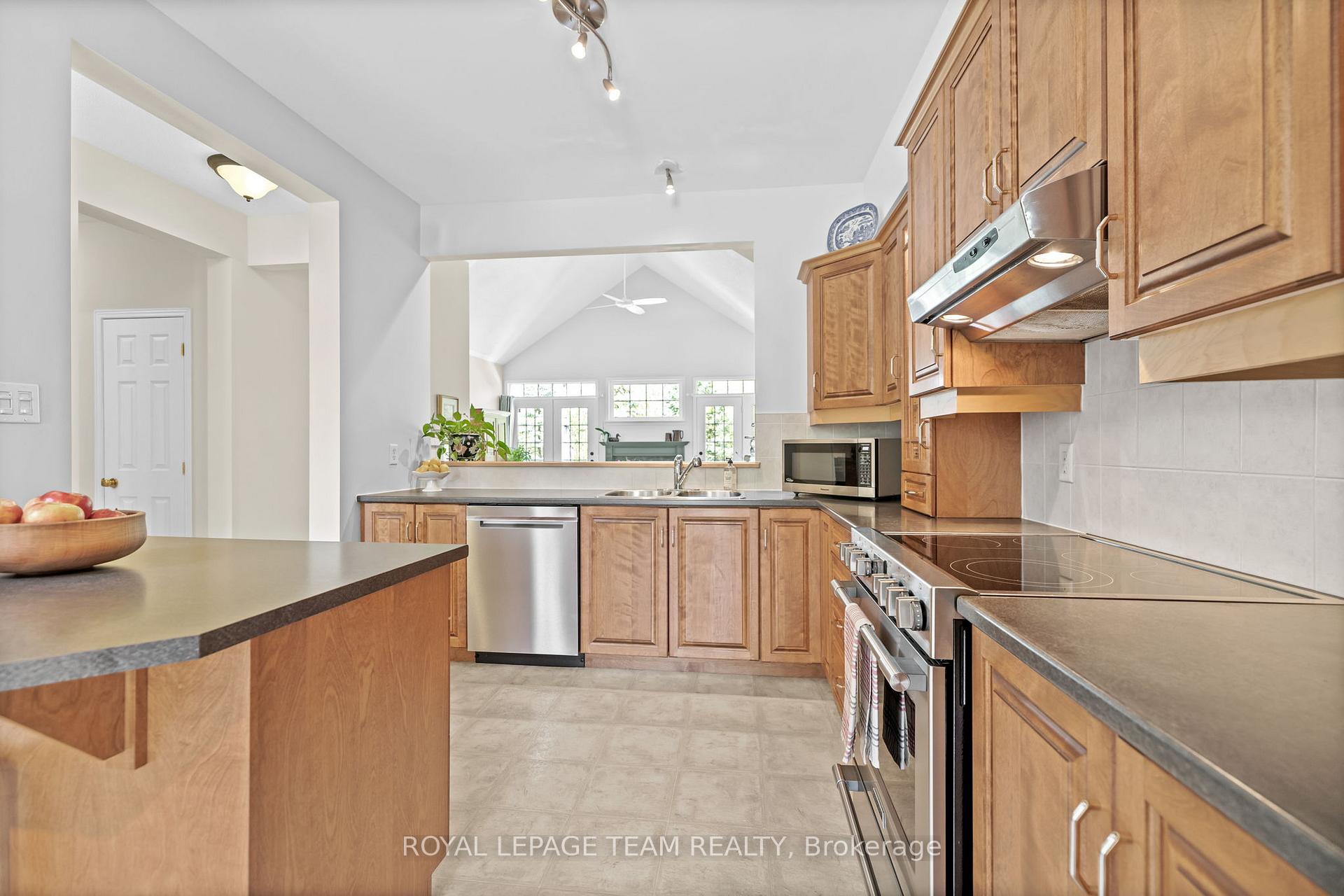 Photo 14 of 25 Morenz Terrace, Ottawa, Kanata - Kanata Lakes/Heritage Hills — HOMEH