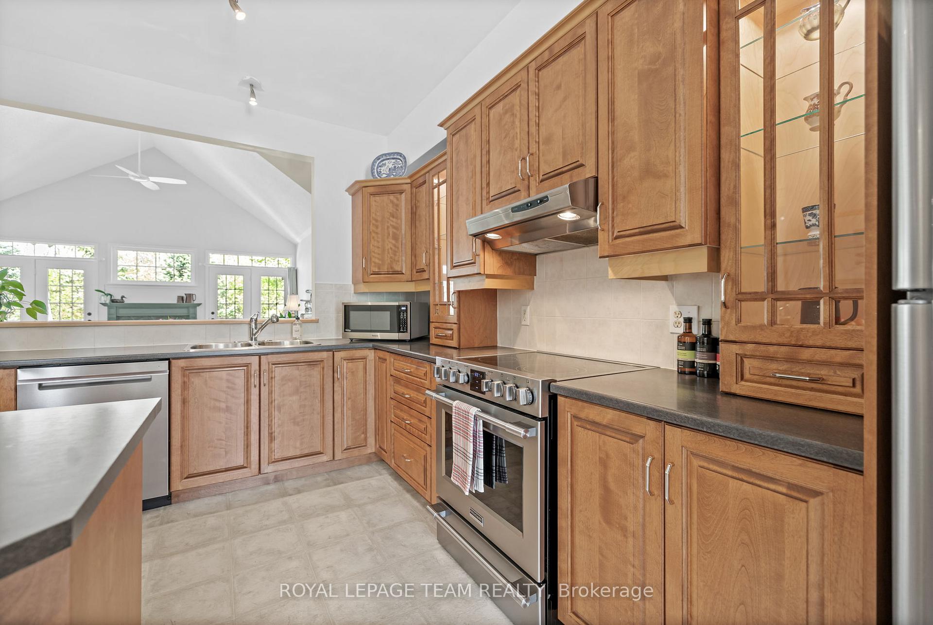 Photo 15 of 25 Morenz Terrace, Ottawa, Kanata - Kanata Lakes/Heritage Hills — HOMEH