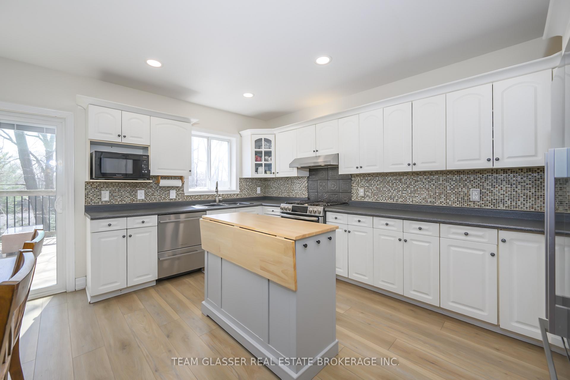 Photo 19 of 51 Birchcrest Drive, Middlesex Centre, Kilworth — HOMEH
