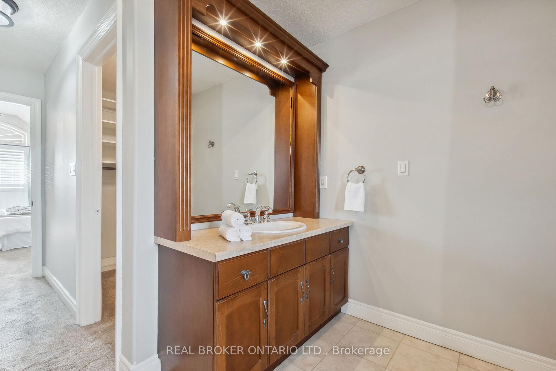 Photo 29 of 229 Terrace Wood Crescent, Kitchener — HOMEH