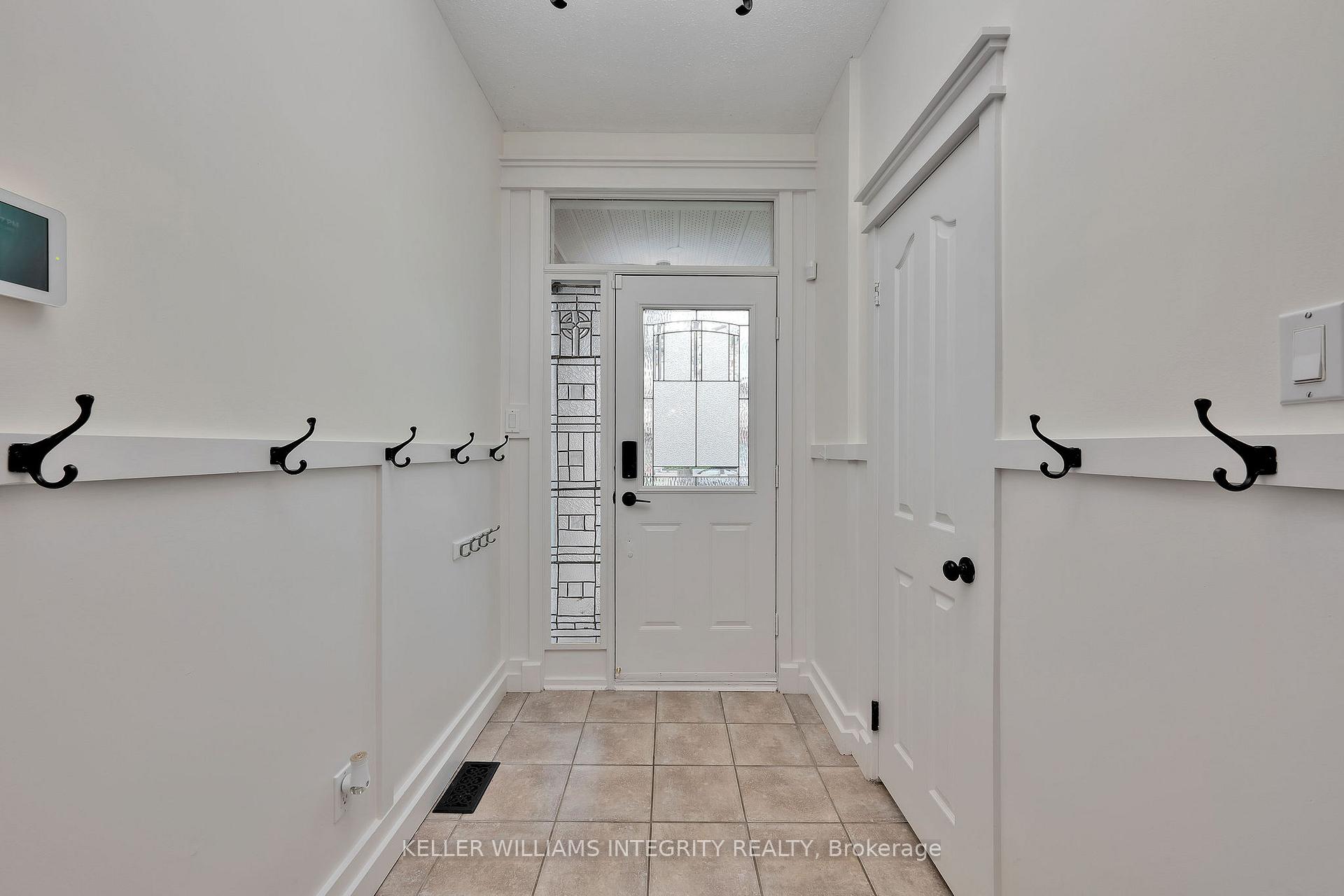 Photo 3 of 7 Sunnybrooke Drive, Ottawa, Kanata - Emerald Meadows/Trailwest — HOMEH