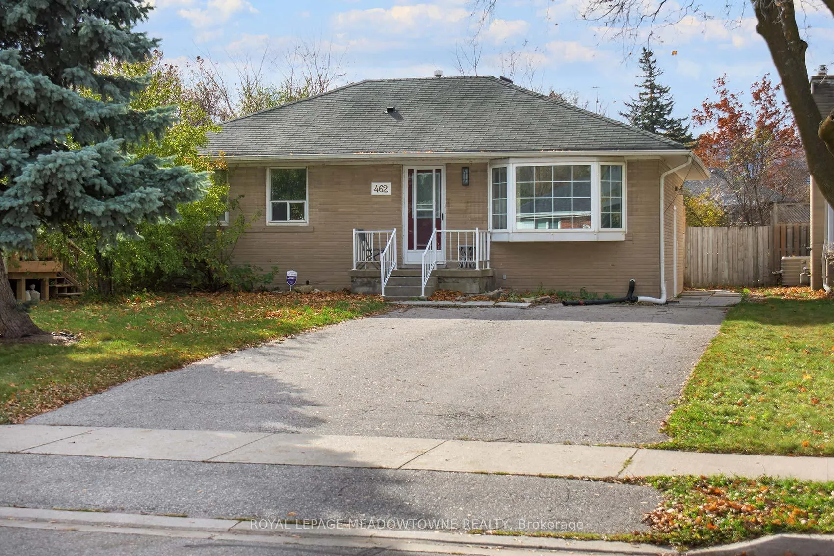 Front of Unit Upper, 462 Kingsleigh Court