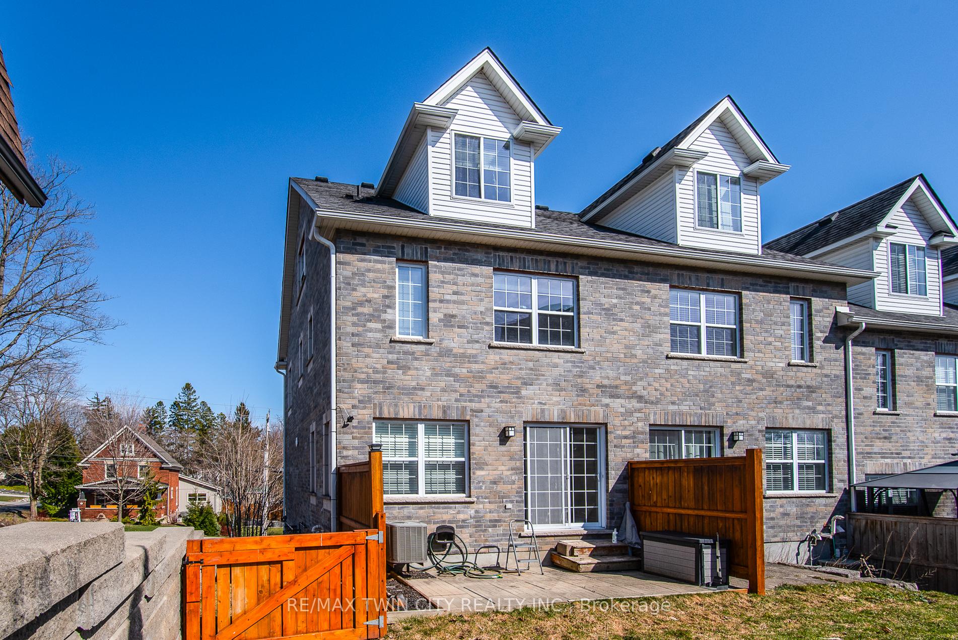 Photo 5 of 45 Woolwich Street, Kitchener — HOMEH