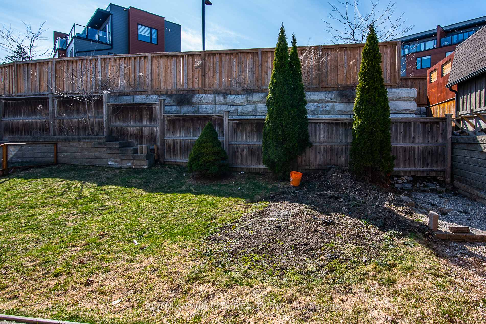 Photo 7 of 45 Woolwich Street, Kitchener — HOMEH