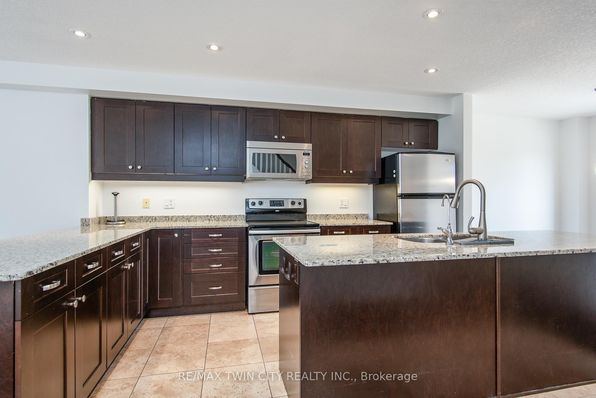 Photo 11 of 45 Woolwich Street, Kitchener — HOMEH