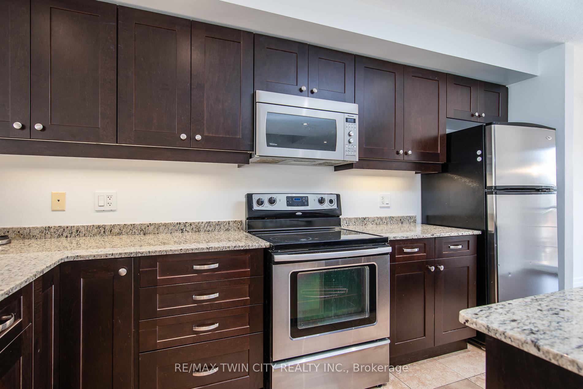 Photo 12 of 45 Woolwich Street, Kitchener — HOMEH