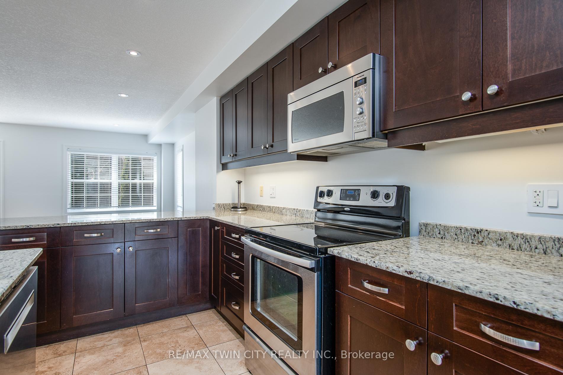 Photo 15 of 45 Woolwich Street, Kitchener — HOMEH